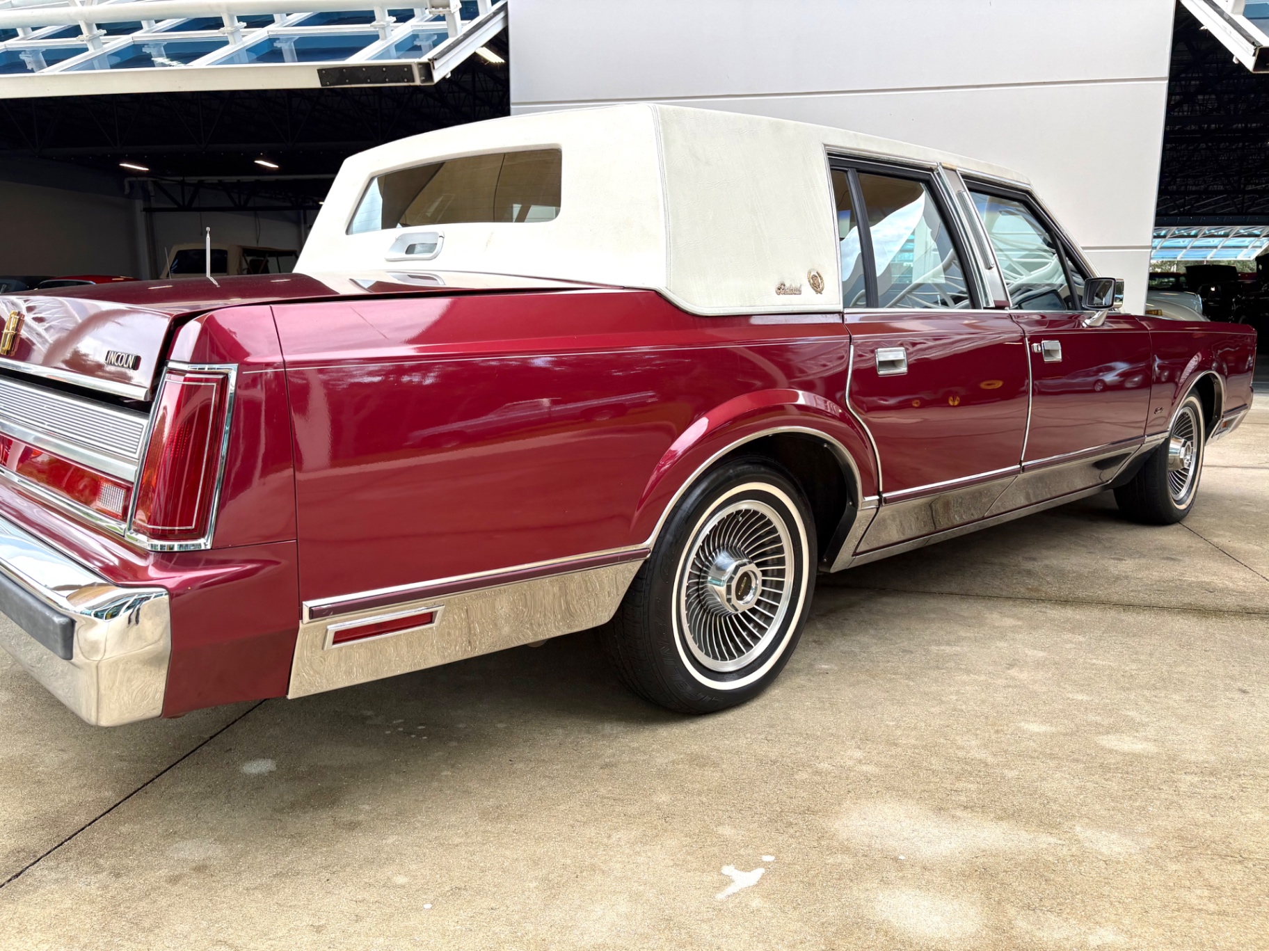 Vehicle photo 16