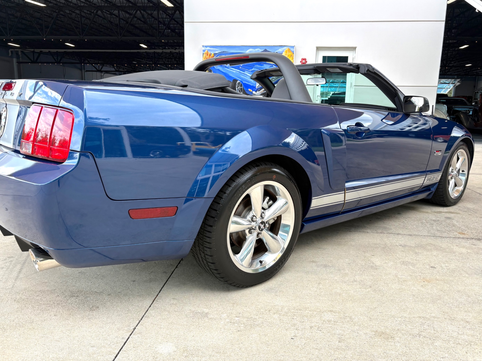 Vehicle photo 16