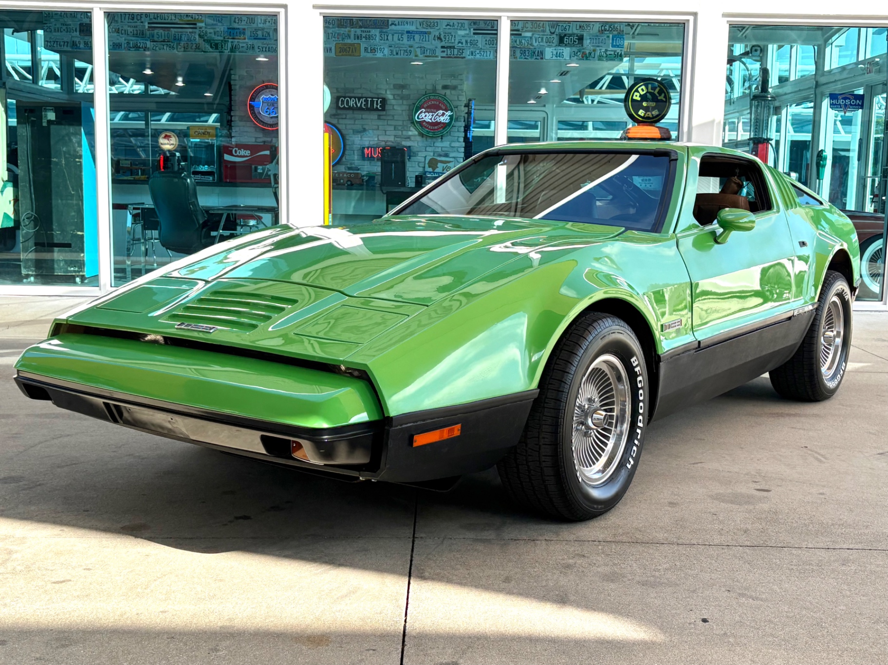 Vehicle photo 11