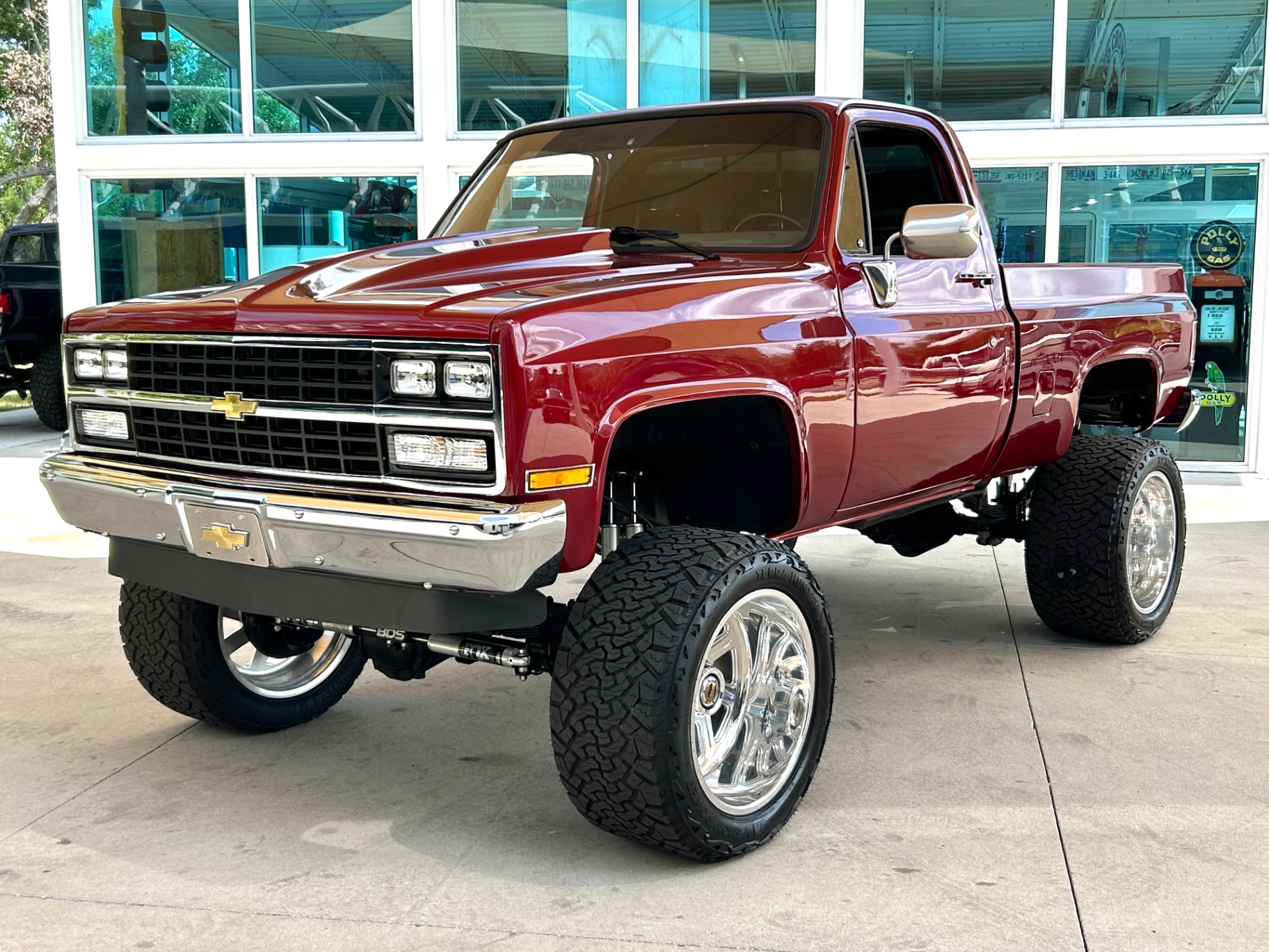 Vehicle photo 10