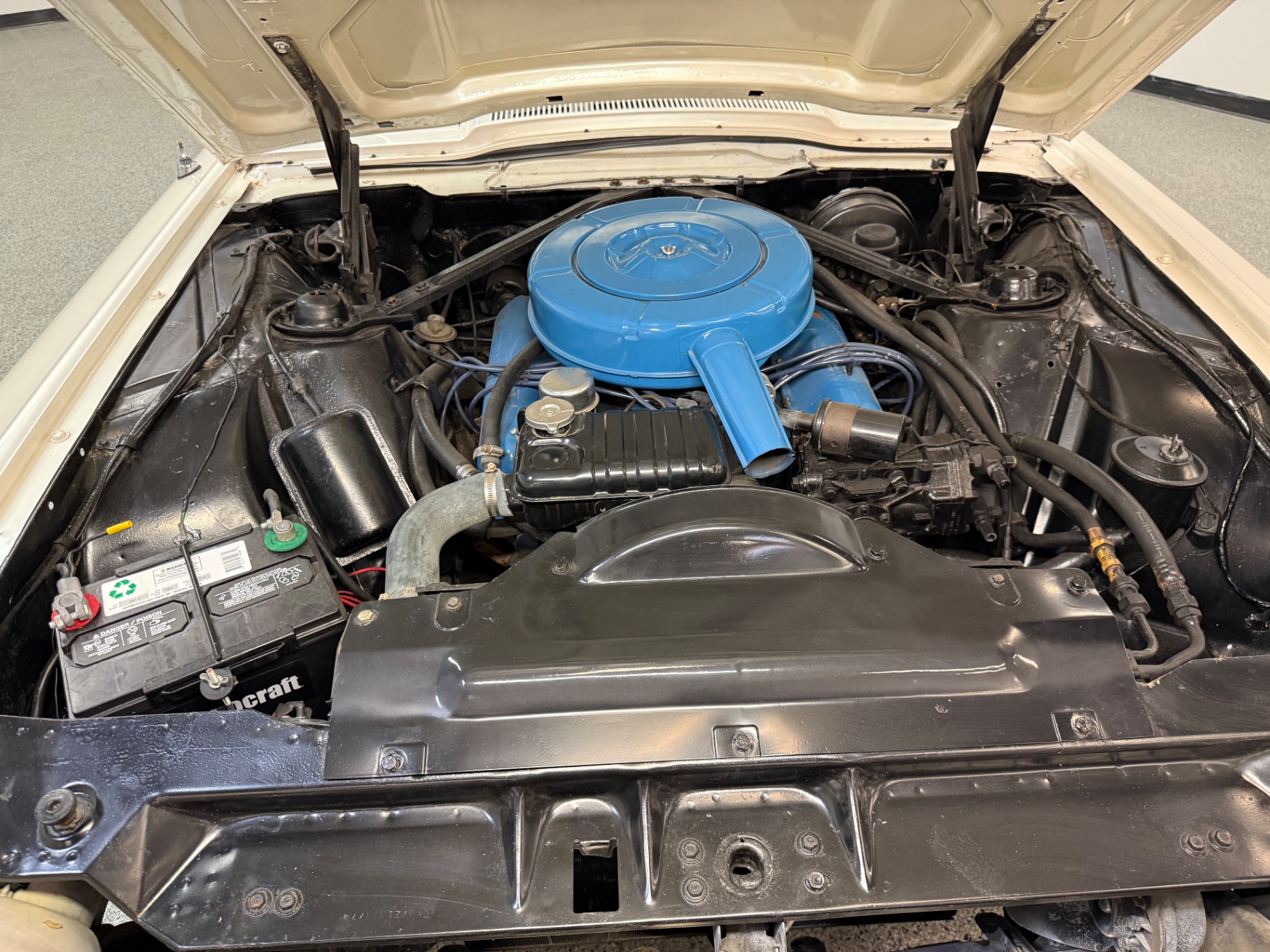 Vehicle photo 24