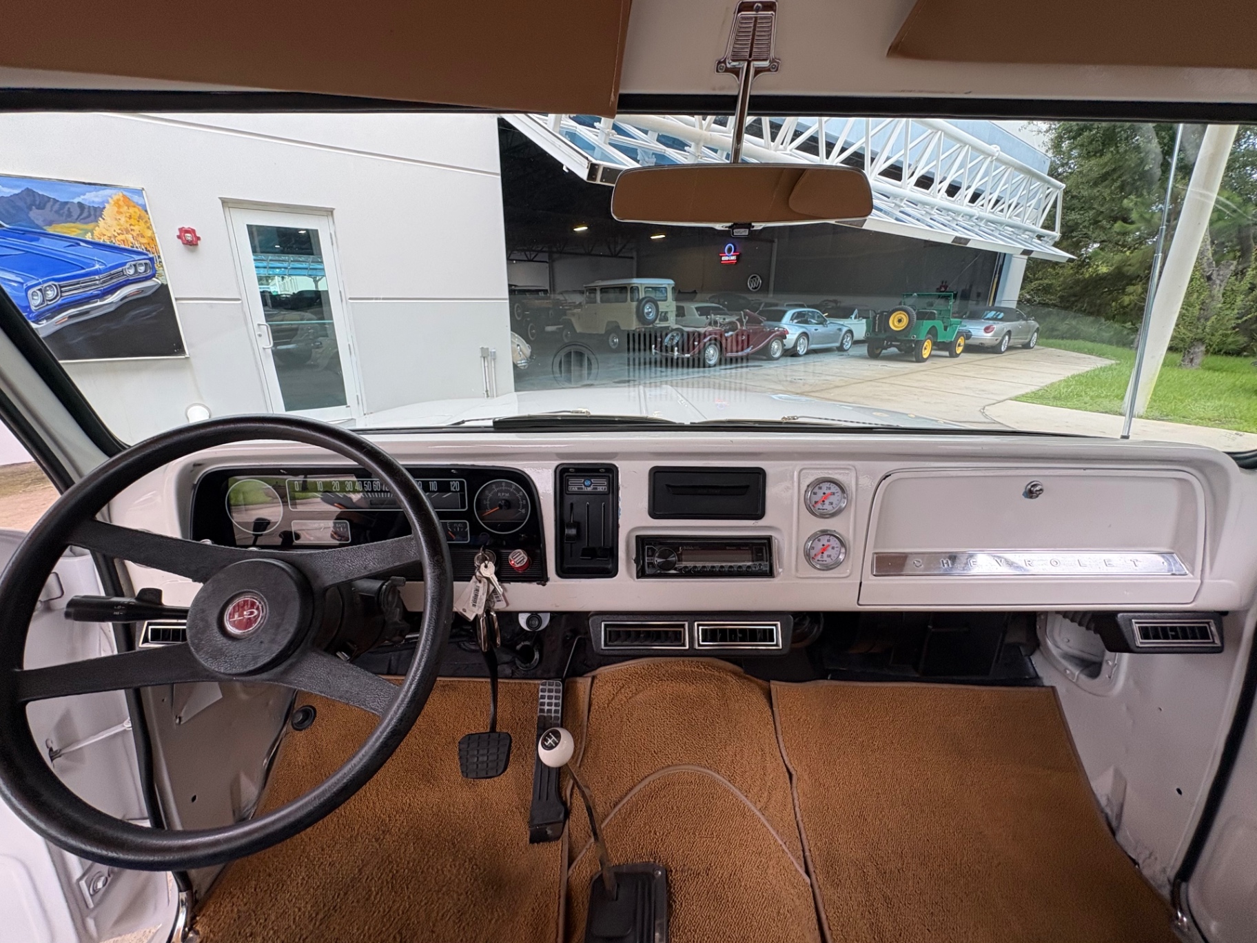 Vehicle photo 34
