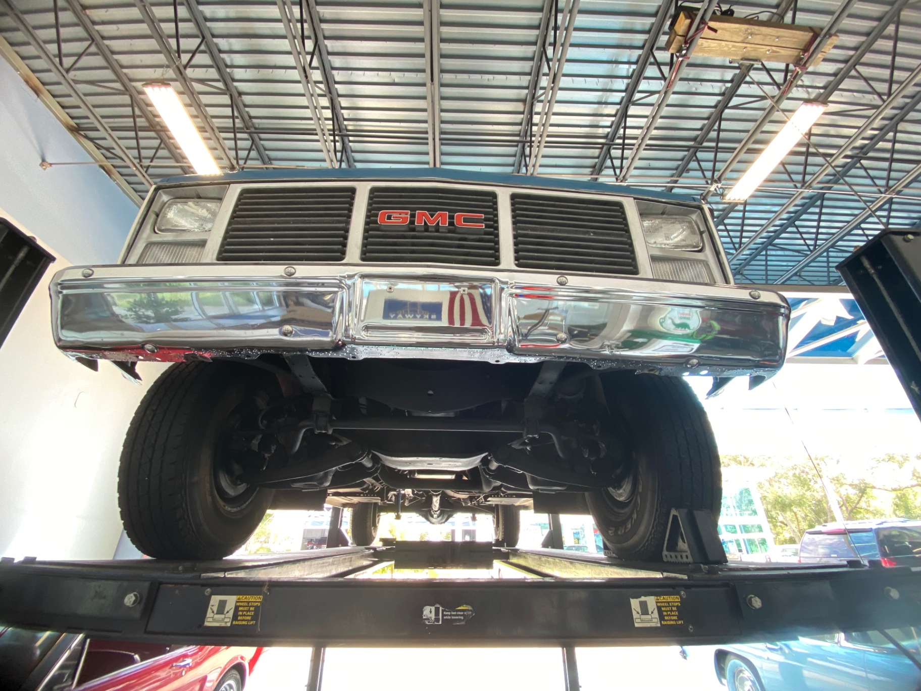 Vehicle photo 30