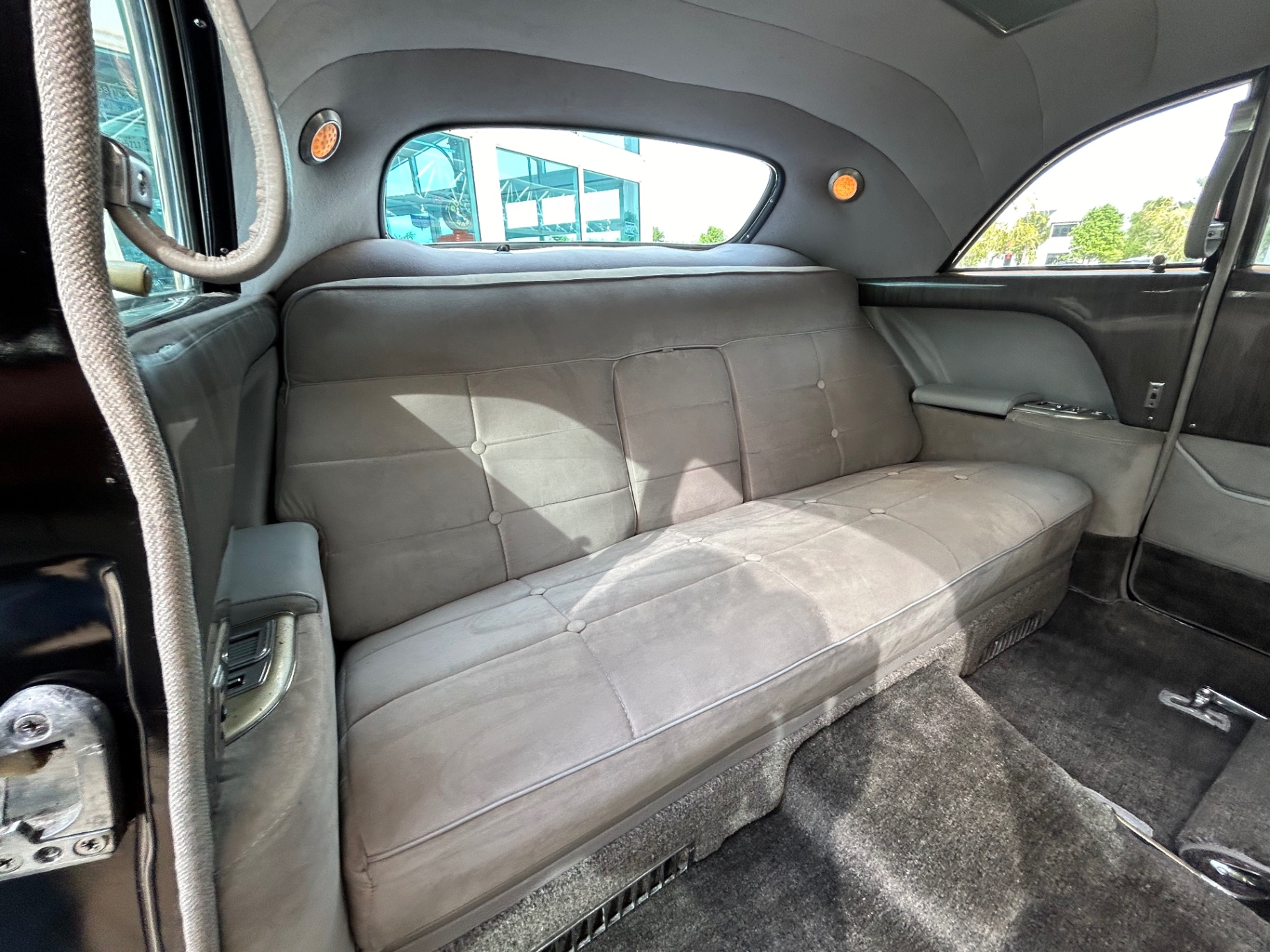 Vehicle photo 33