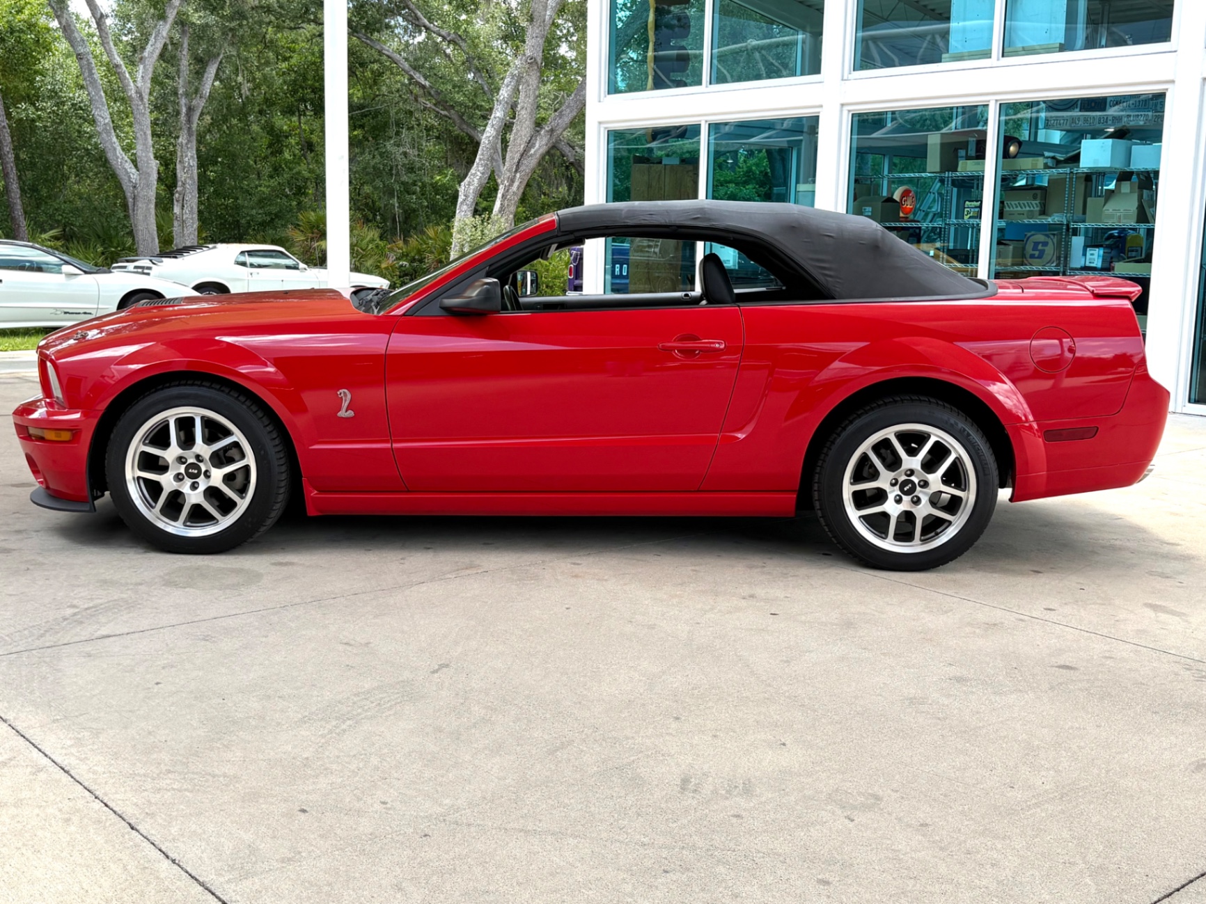 Vehicle photo 33