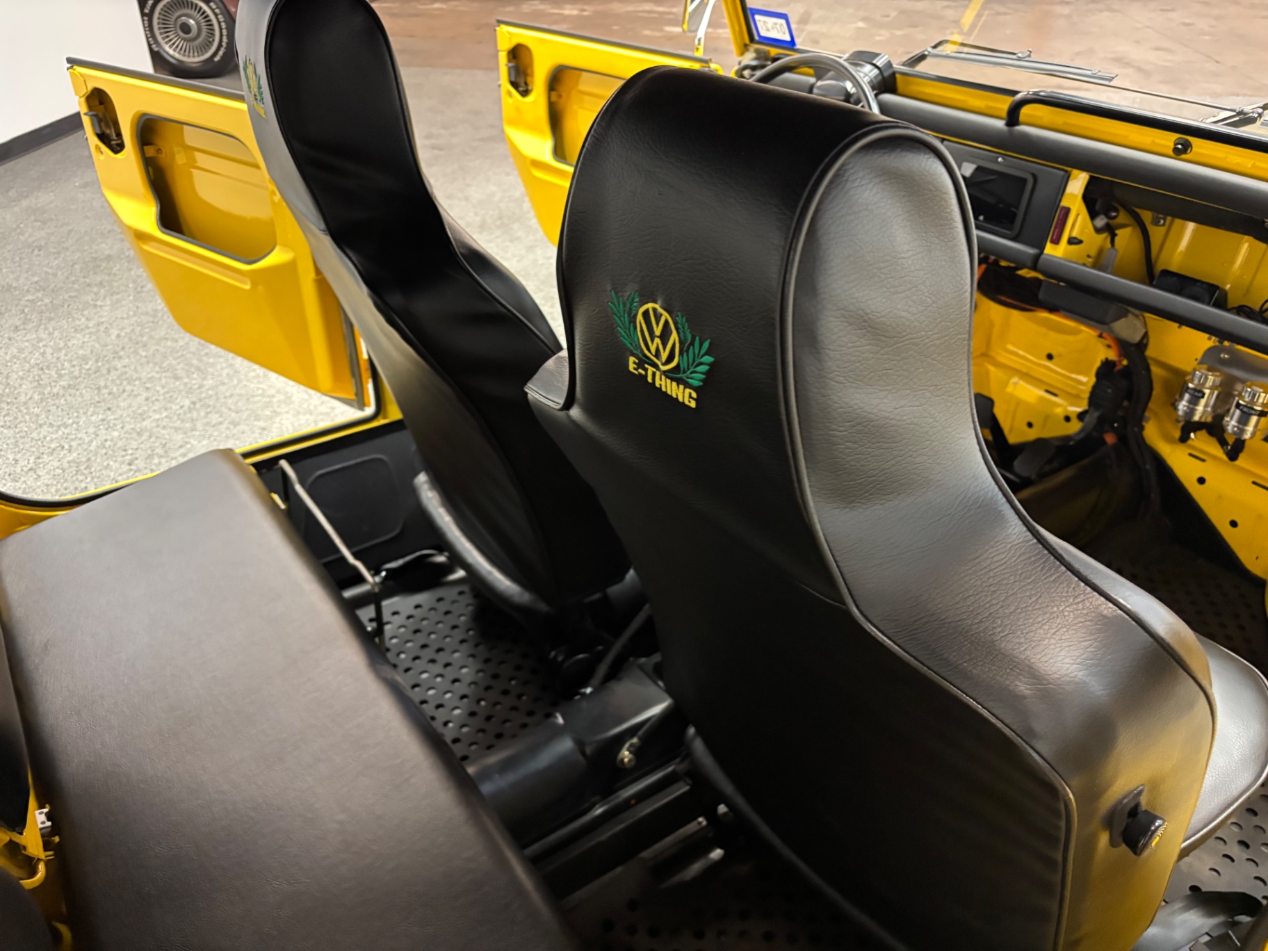 Vehicle photo 31