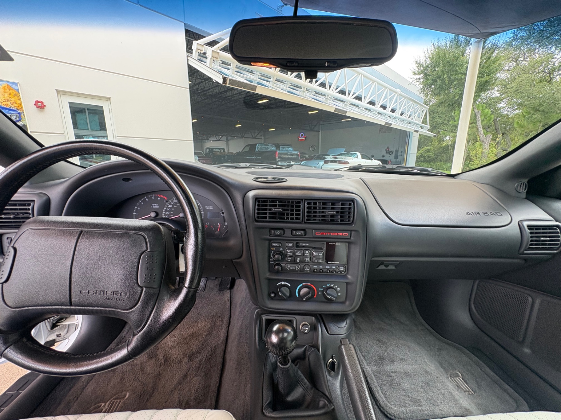 Vehicle photo 33