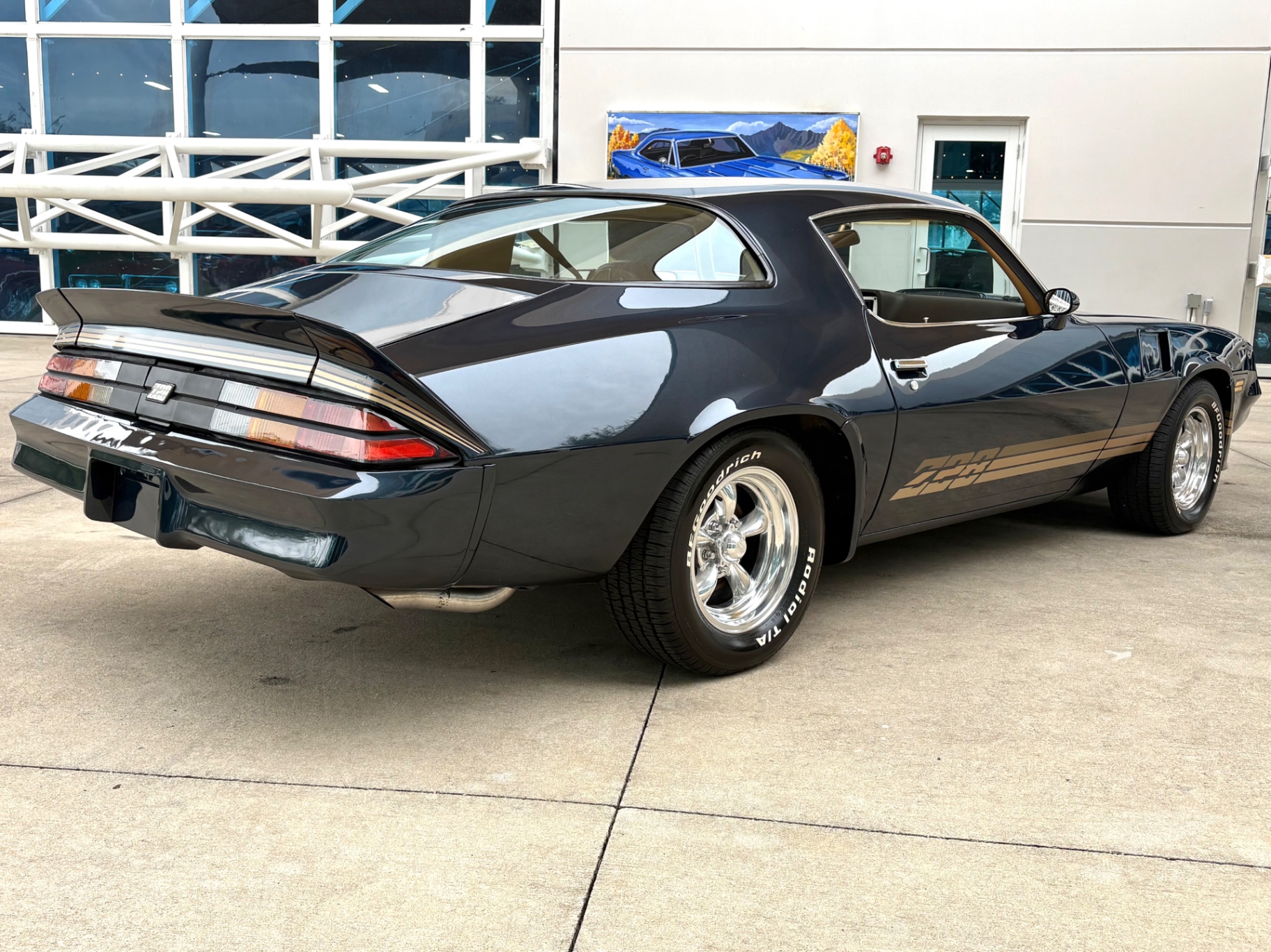 Vehicle photo 6