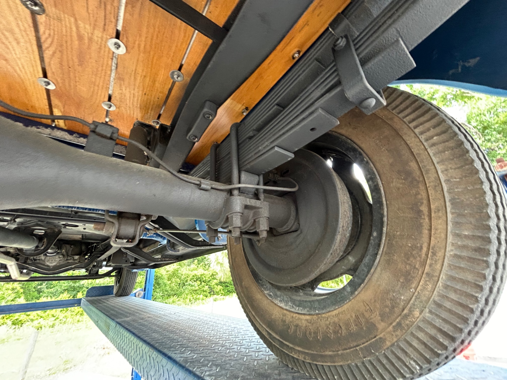 Vehicle photo 24