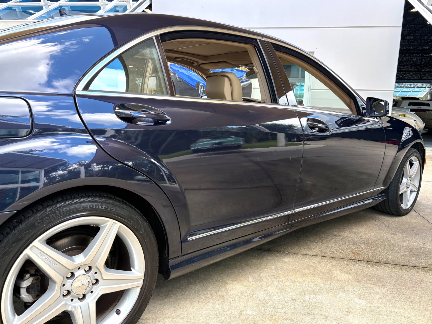 Vehicle photo 17