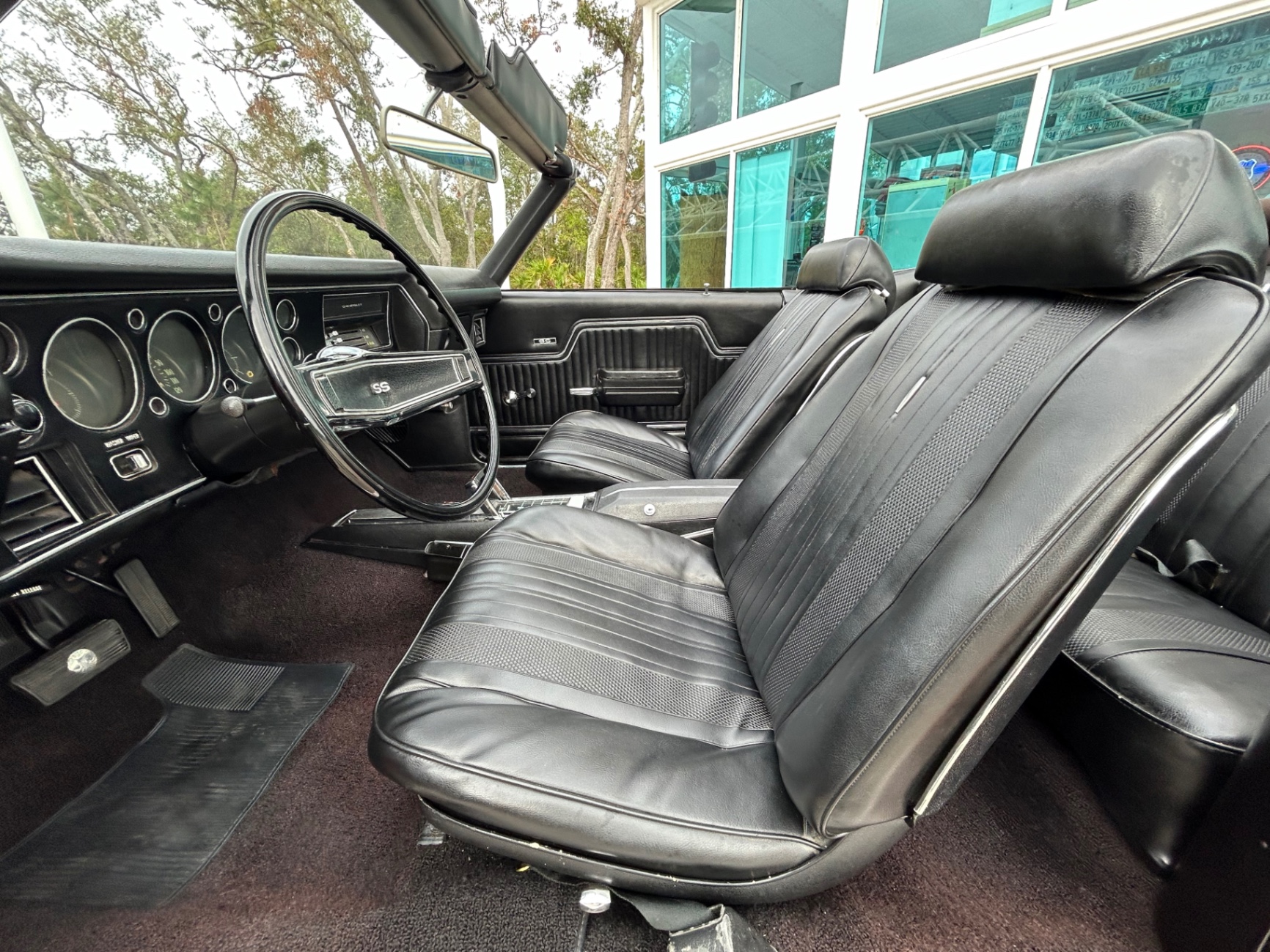 Vehicle photo 27