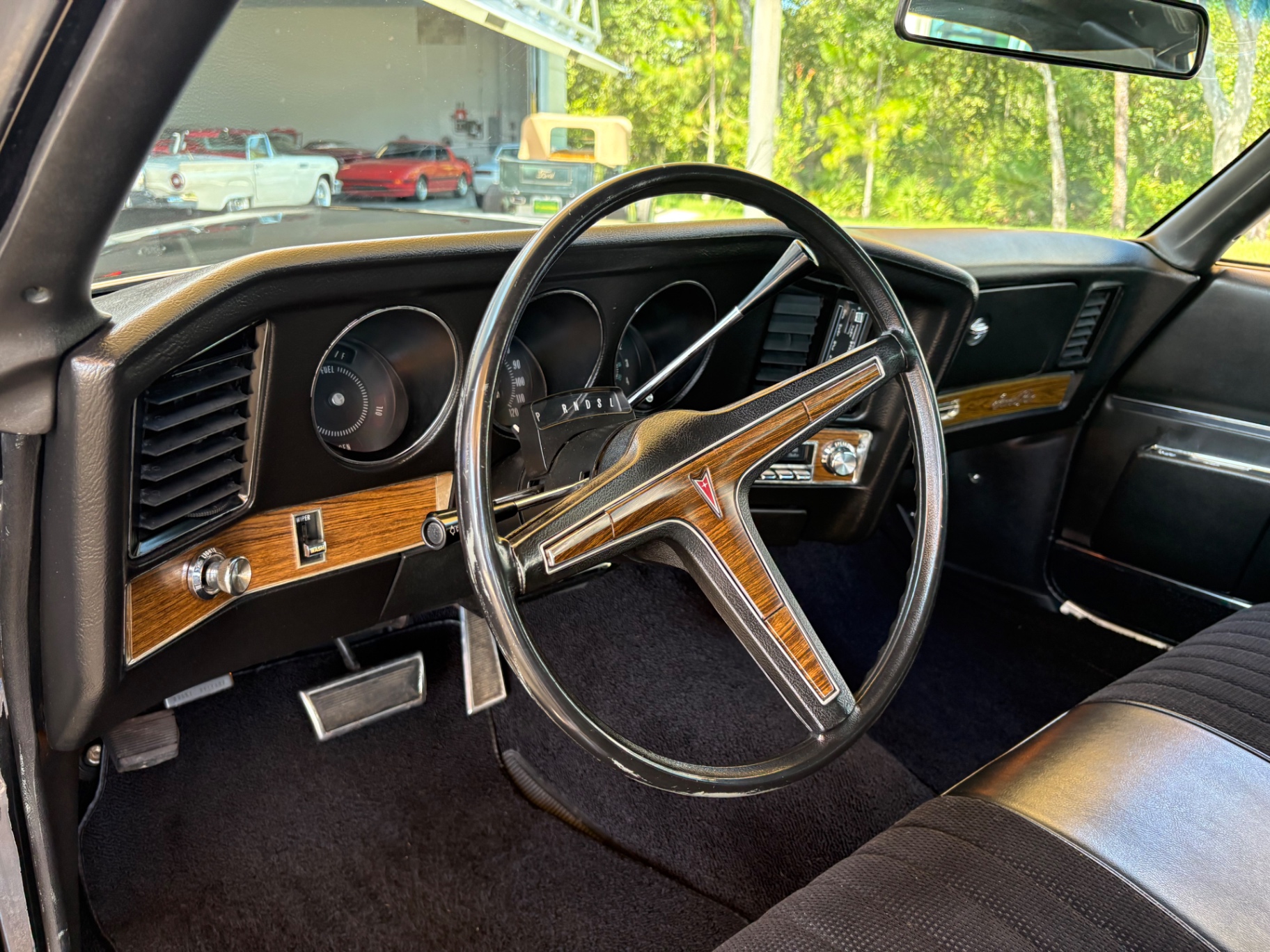 Vehicle photo 35