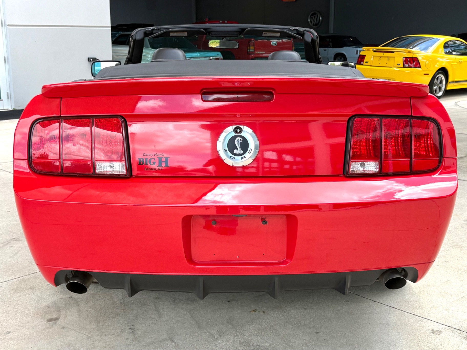 Vehicle photo 7