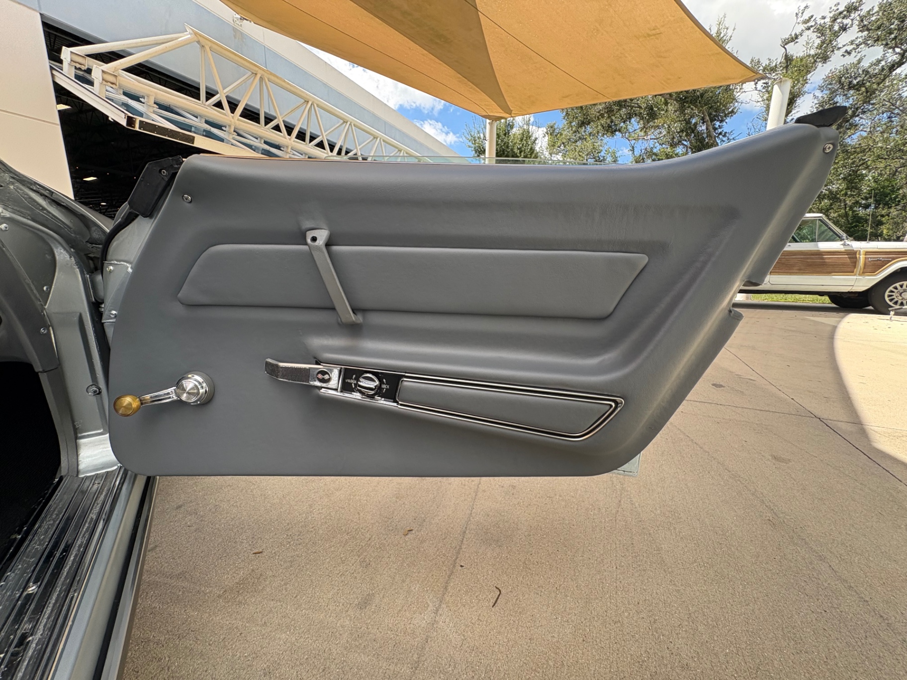 Vehicle photo 52