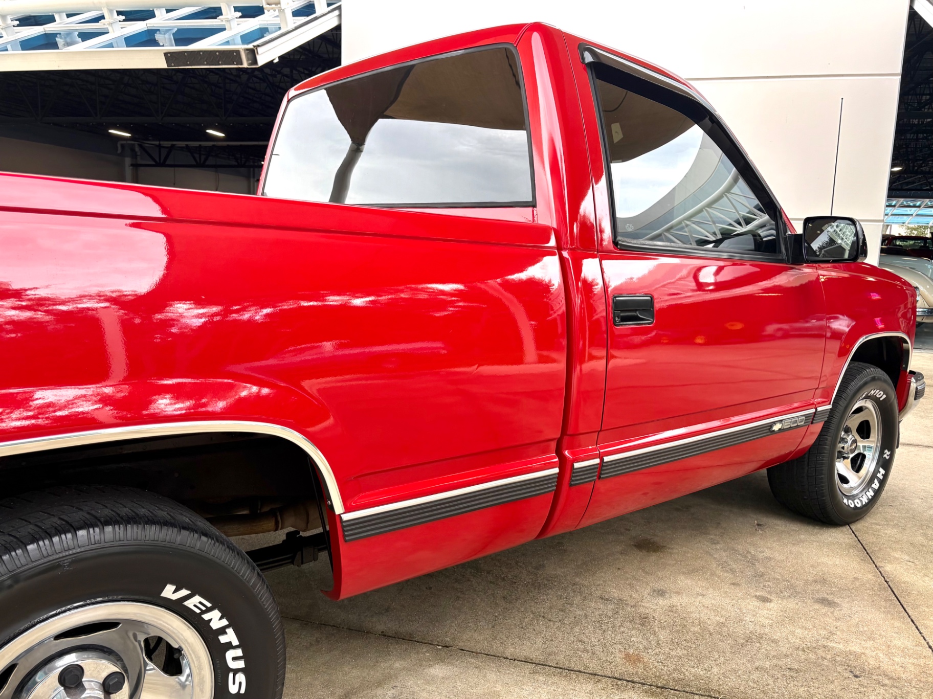 Vehicle photo 17
