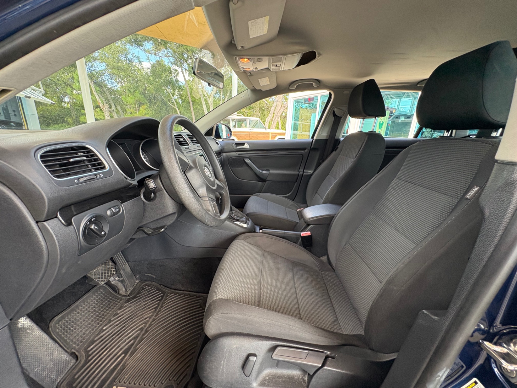 Vehicle photo 32