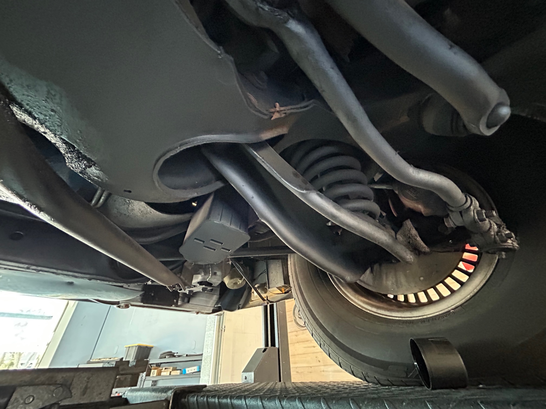 Vehicle photo 33