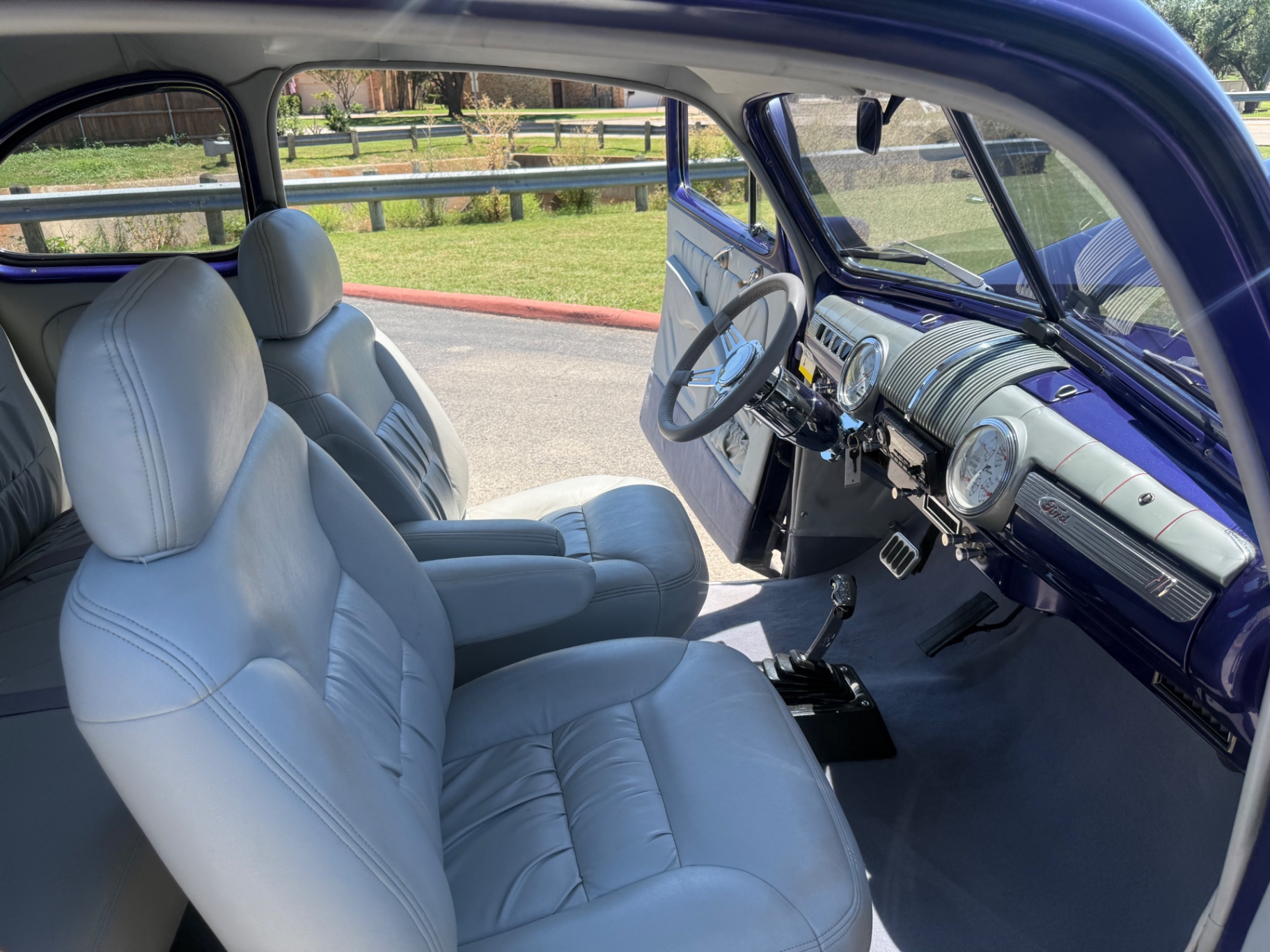 Vehicle photo 27