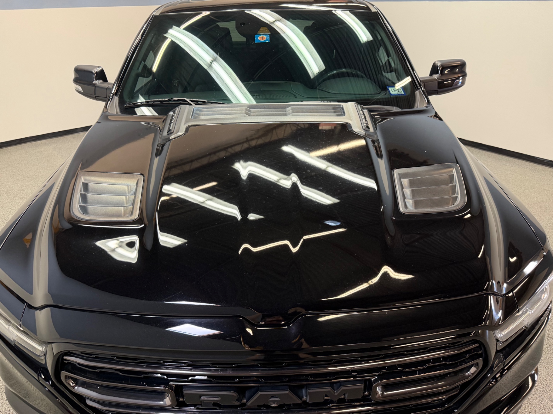 Vehicle photo 7