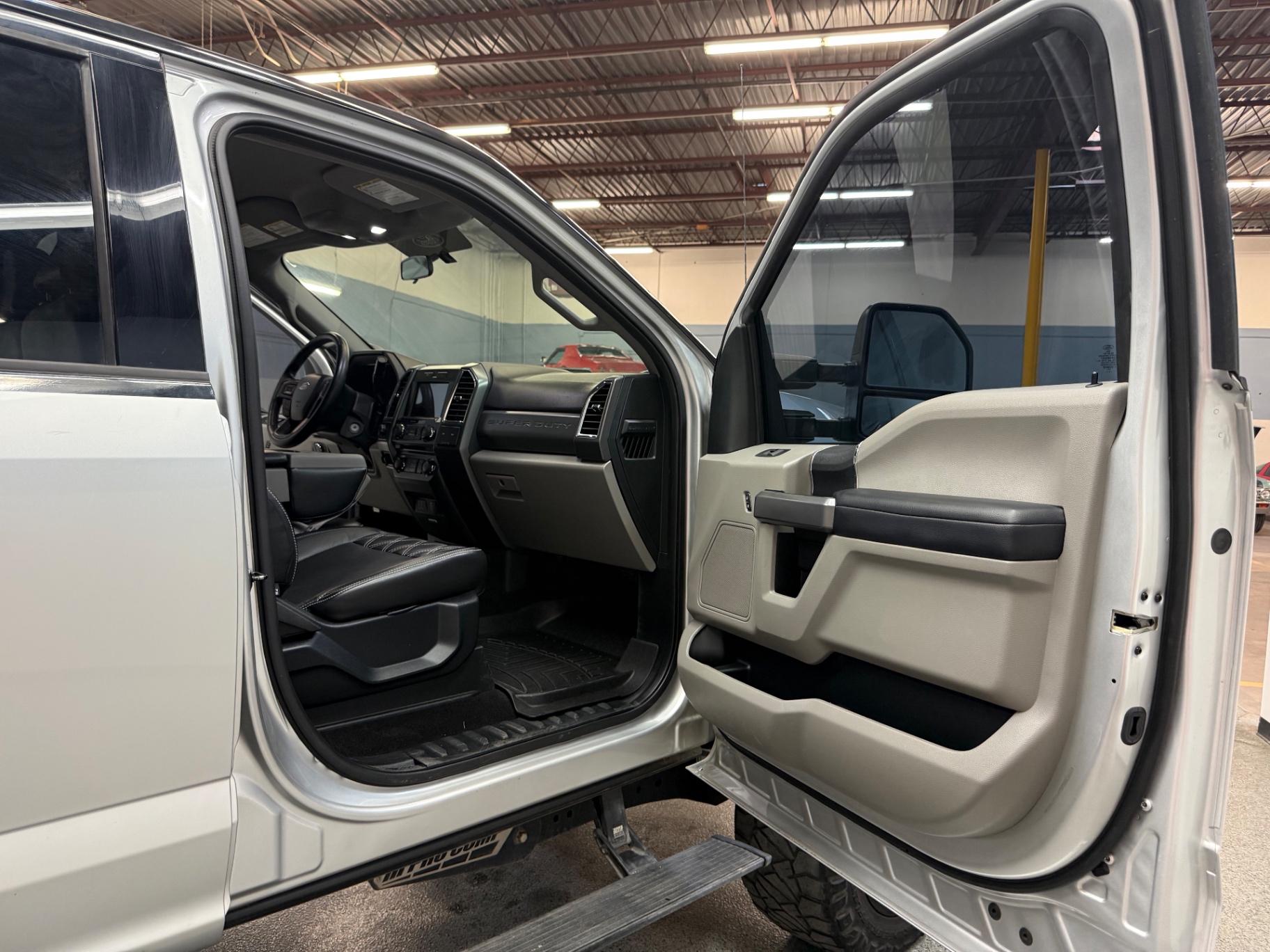Vehicle photo 36