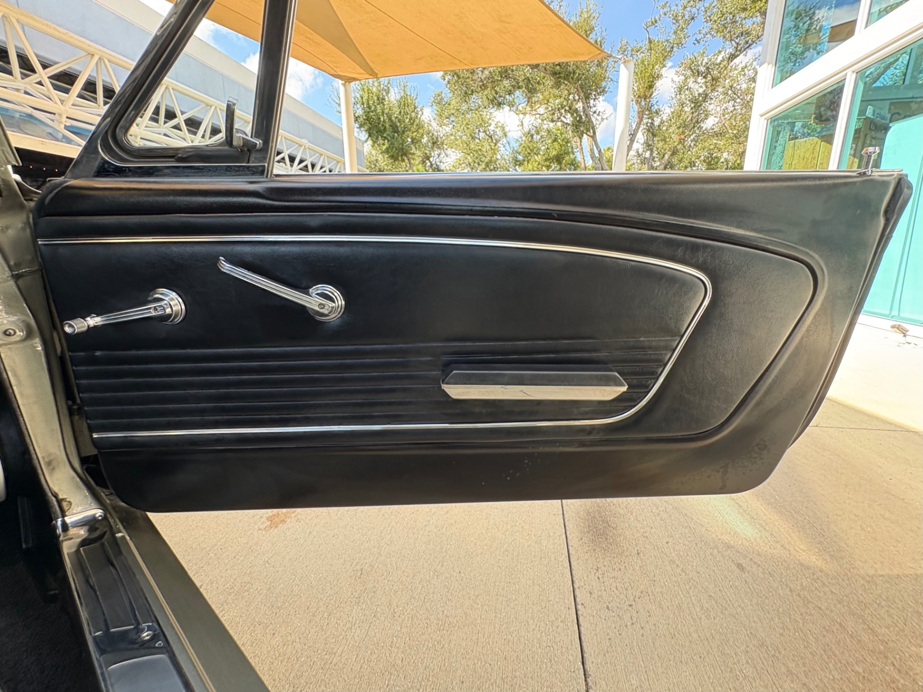 Vehicle photo 38