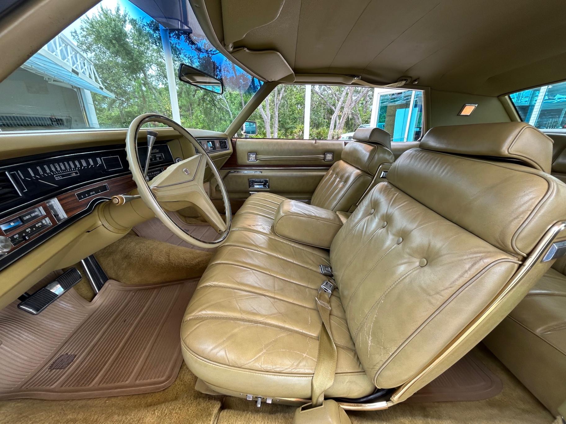 Vehicle photo 32