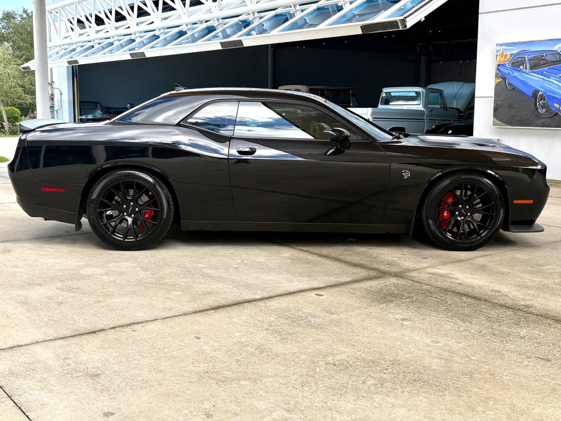 Vehicle photo 5