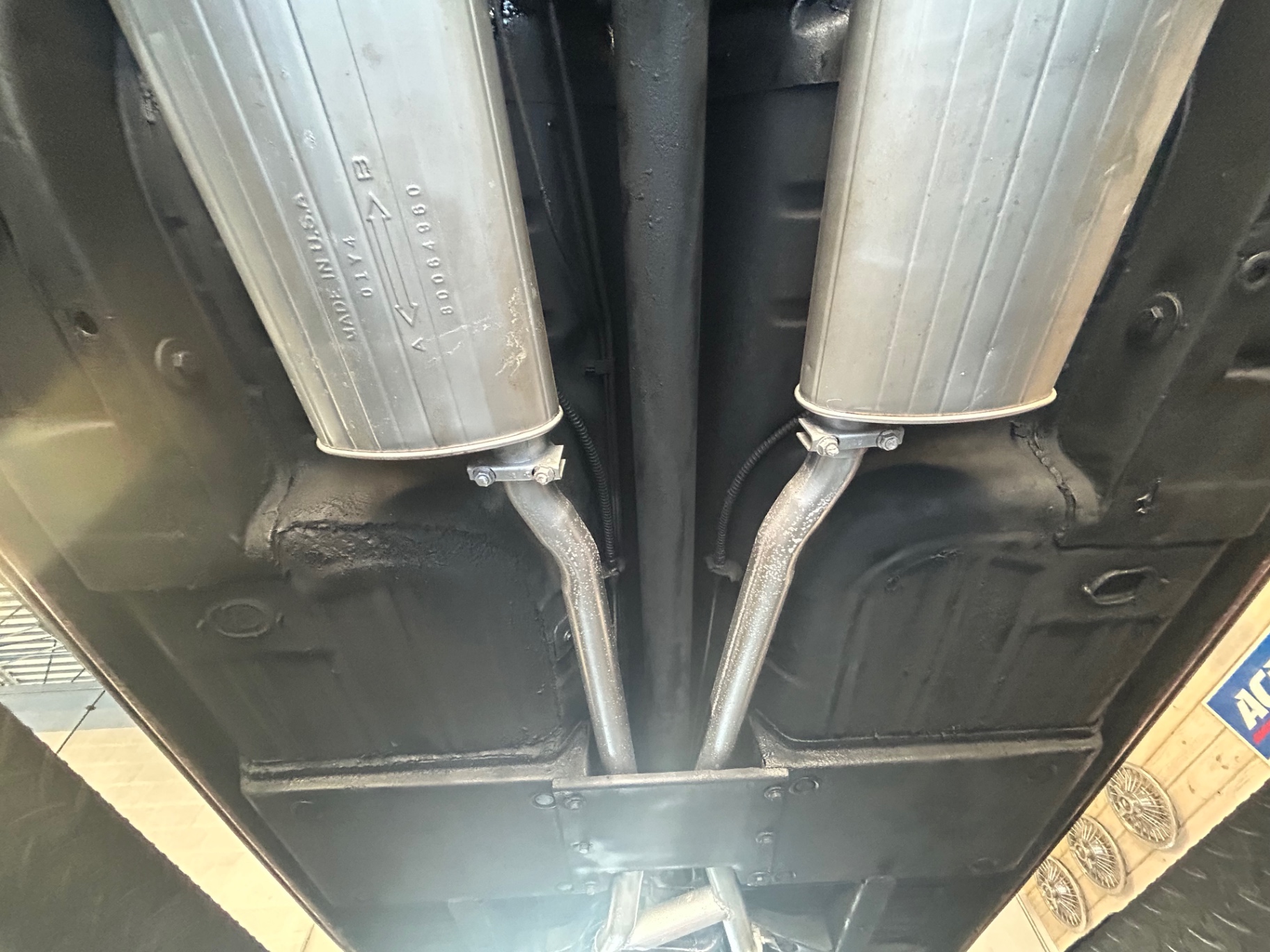 Vehicle photo 33
