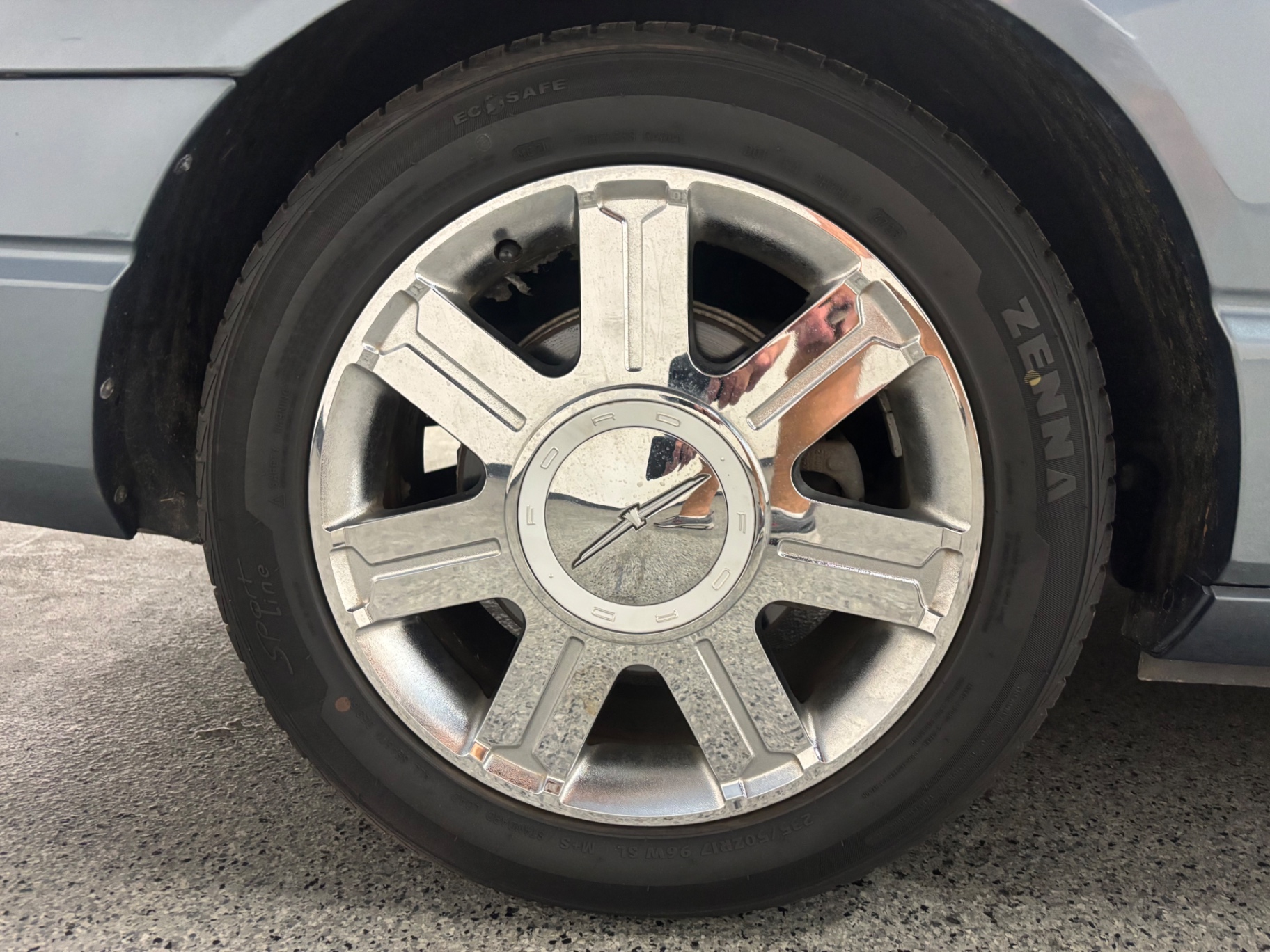 Vehicle photo 12