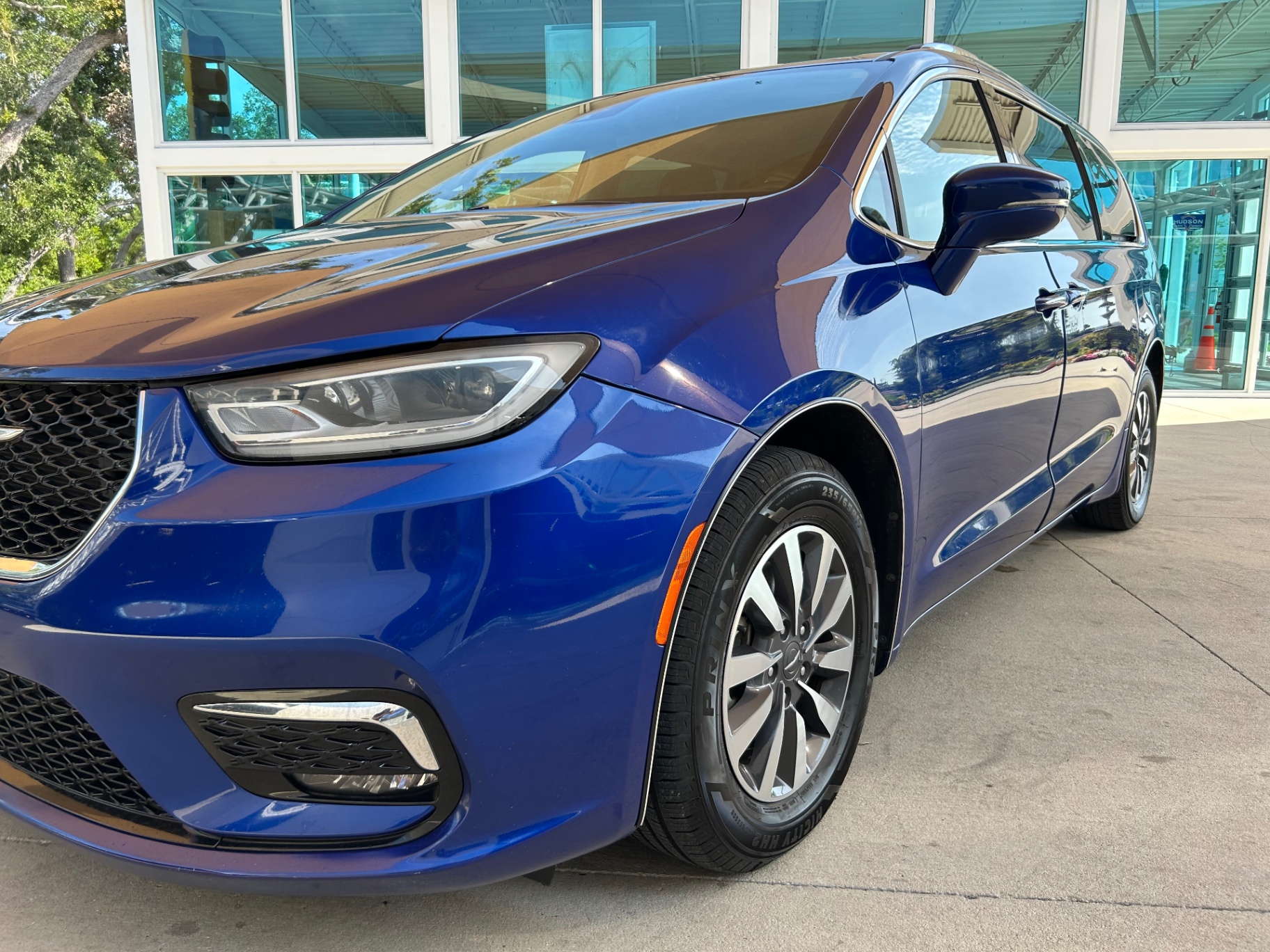Vehicle photo 13
