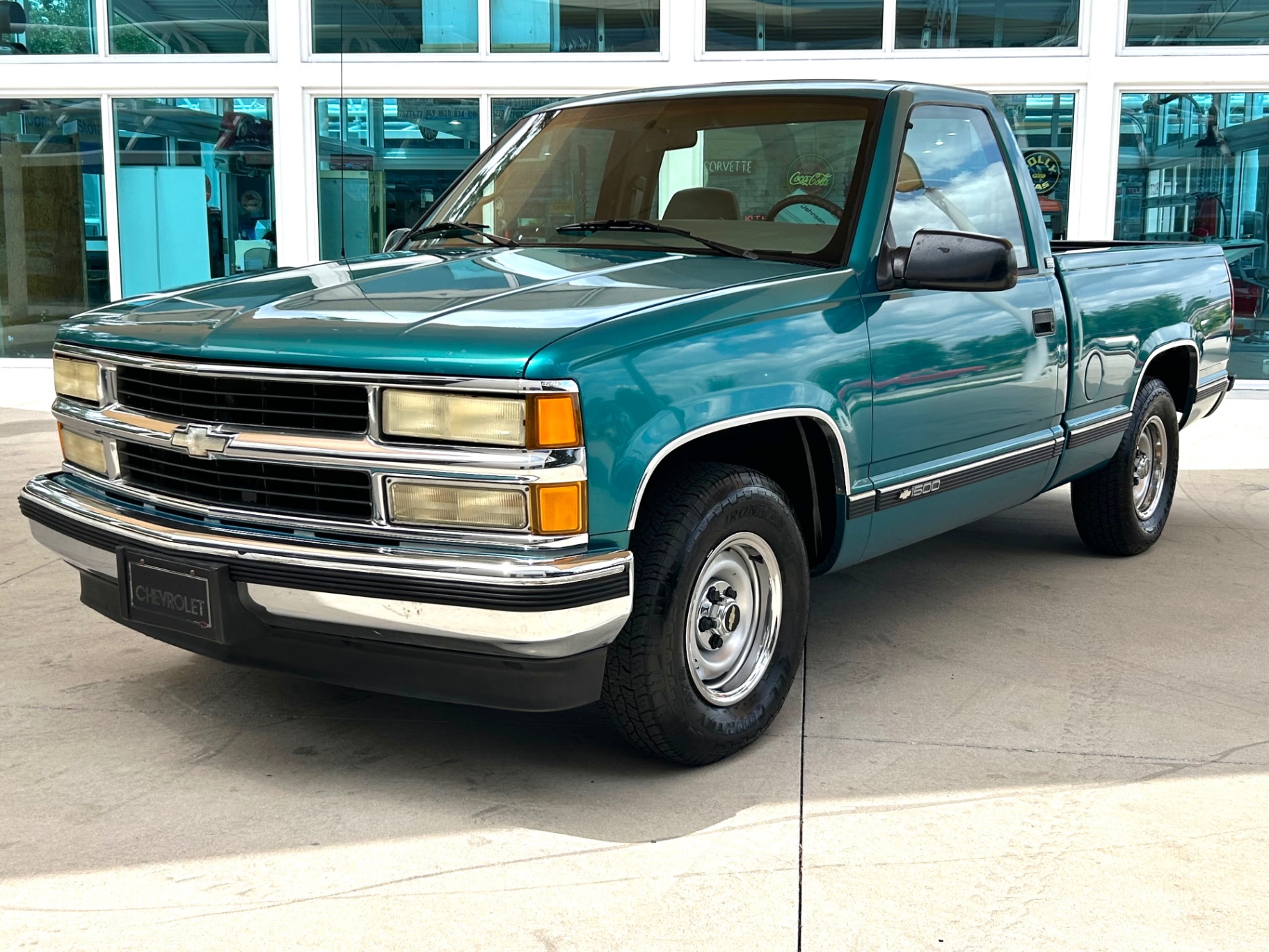 Vehicle photo 10