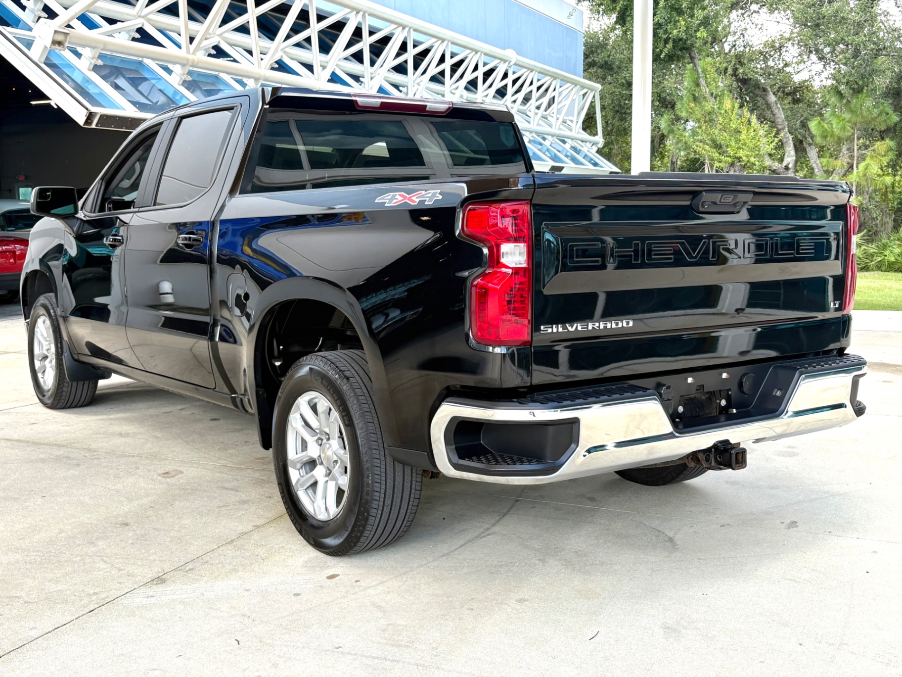 Vehicle photo 8