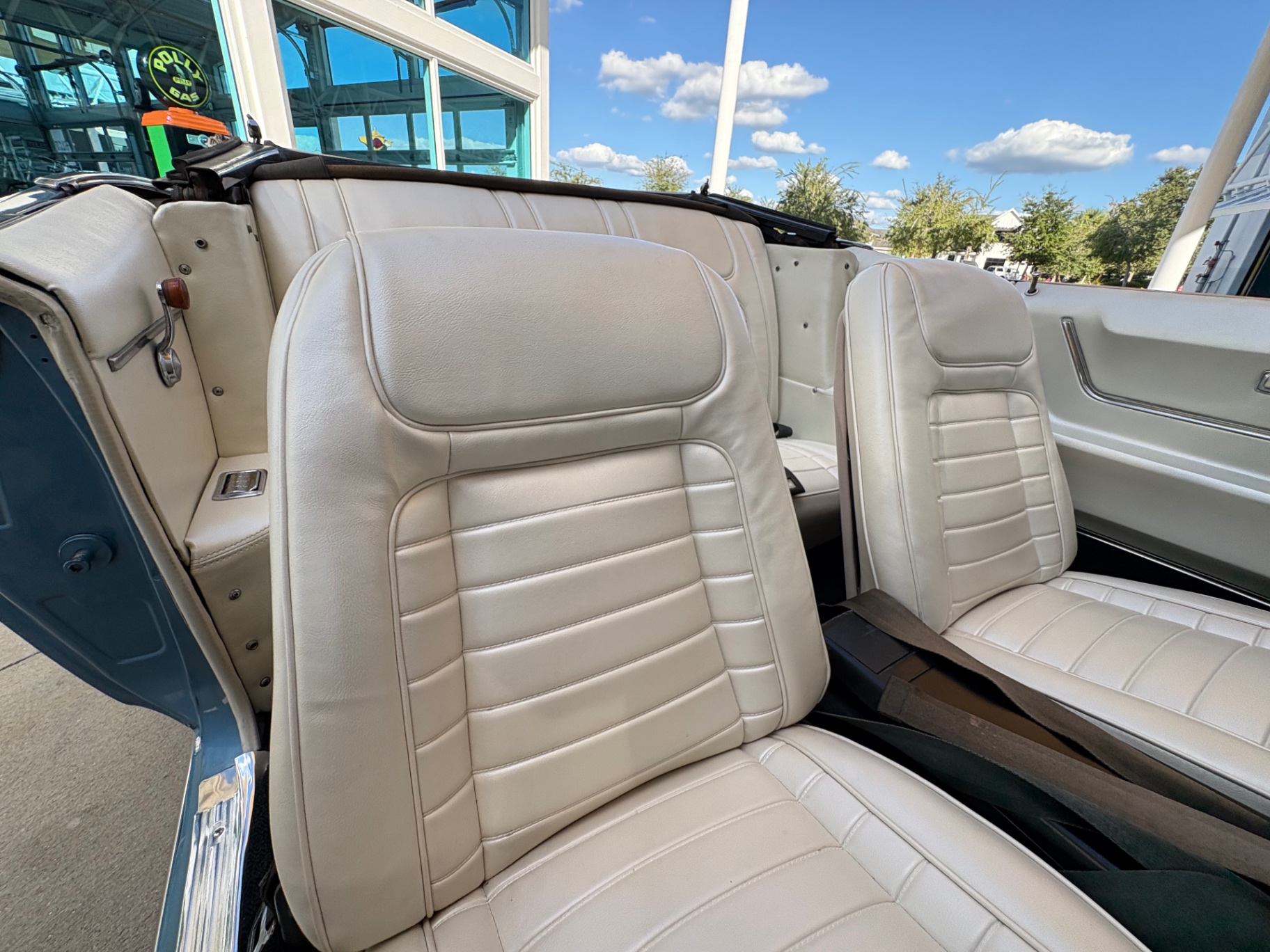 Vehicle photo 46
