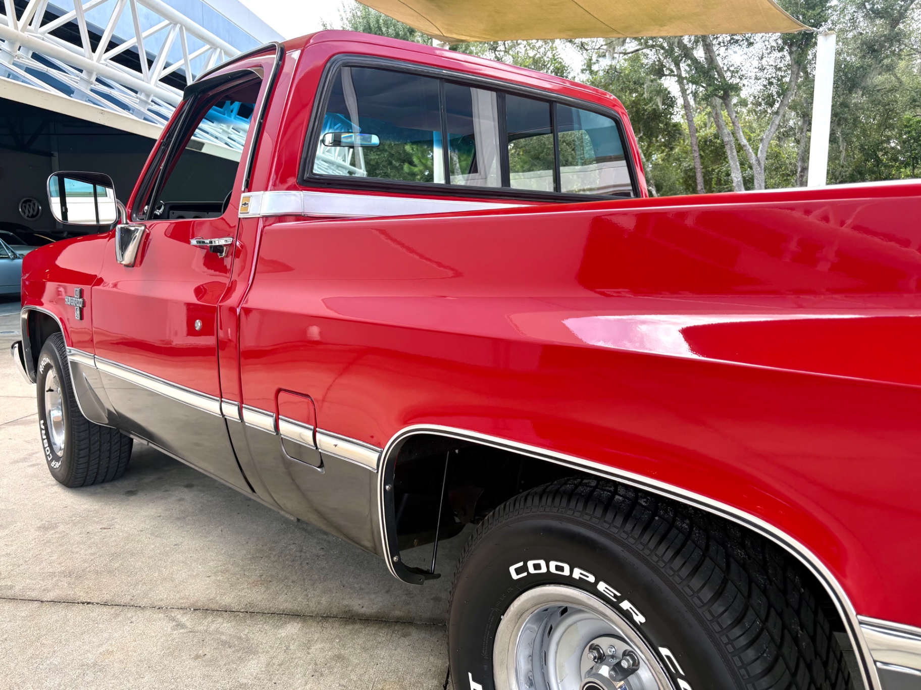 Vehicle photo 14