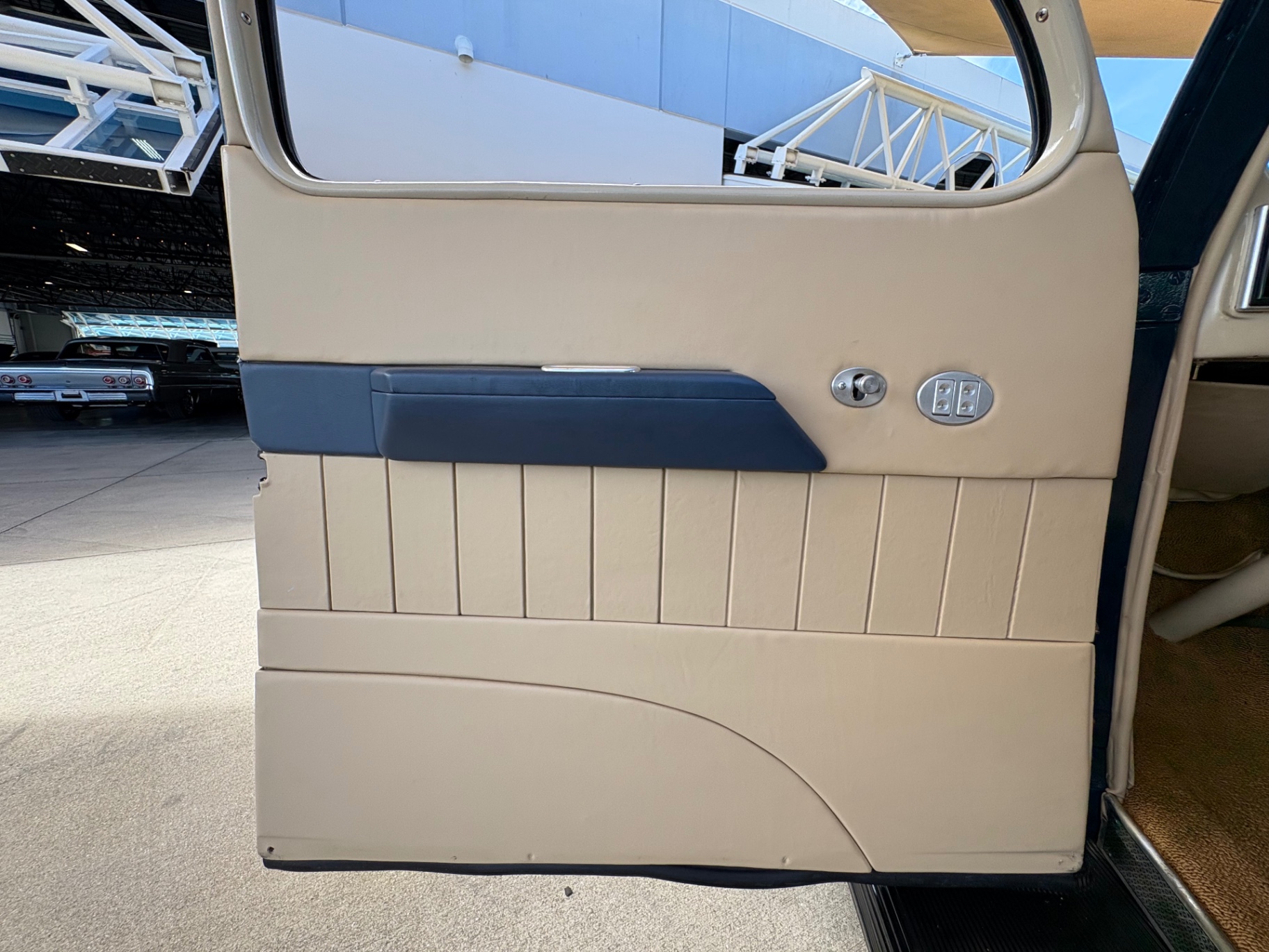 Vehicle photo 27