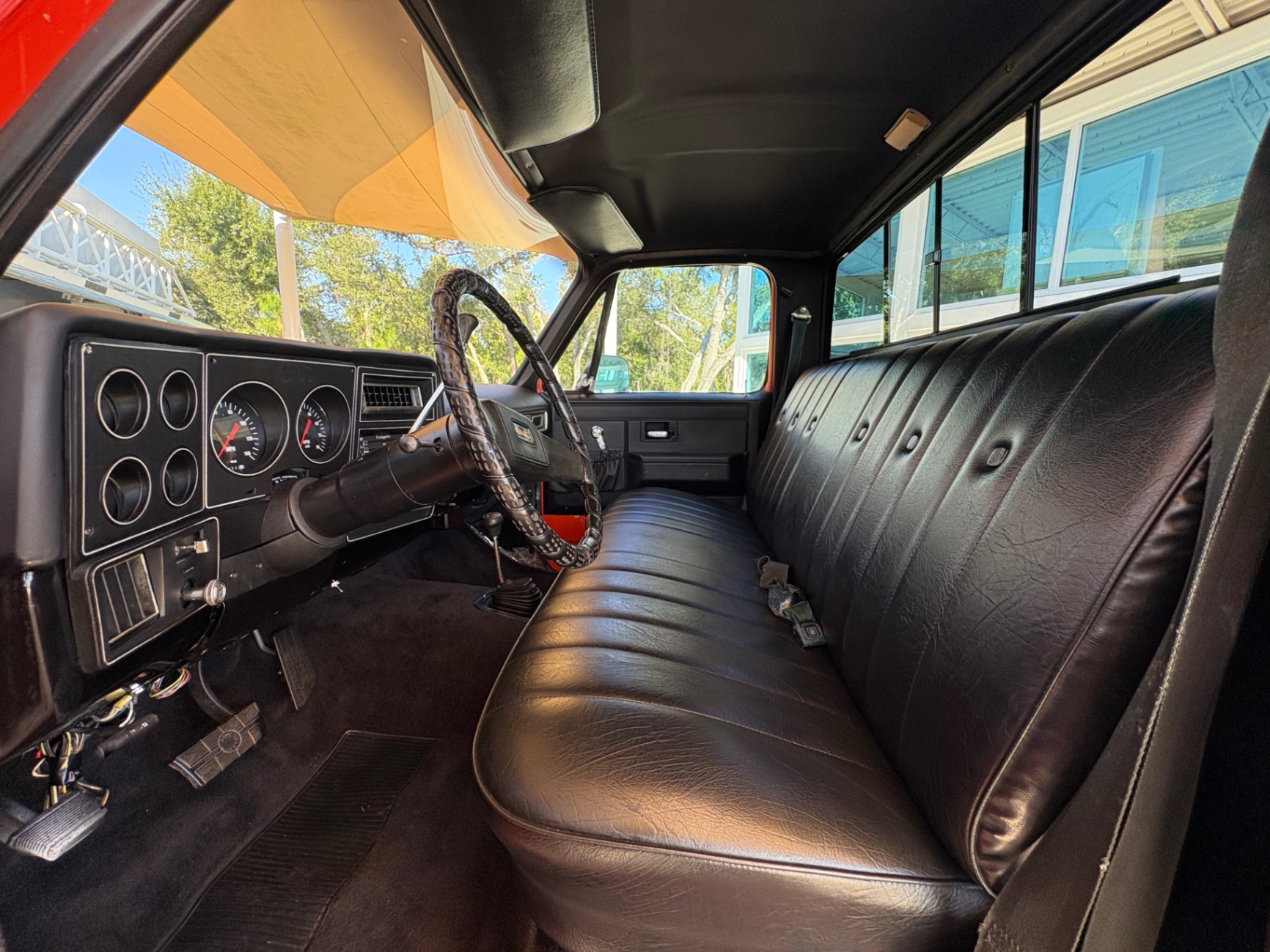 Vehicle photo 38