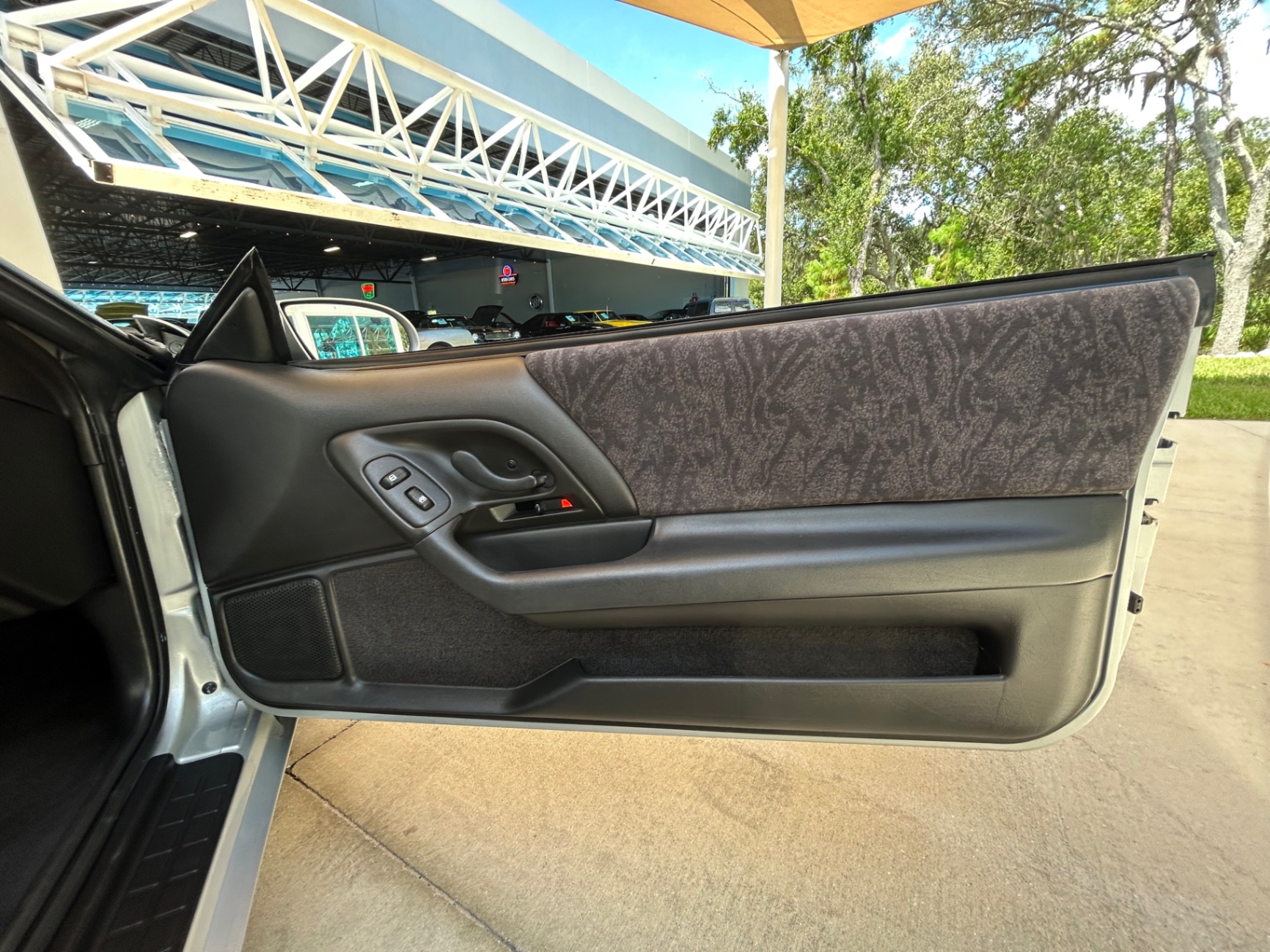 Vehicle photo 24