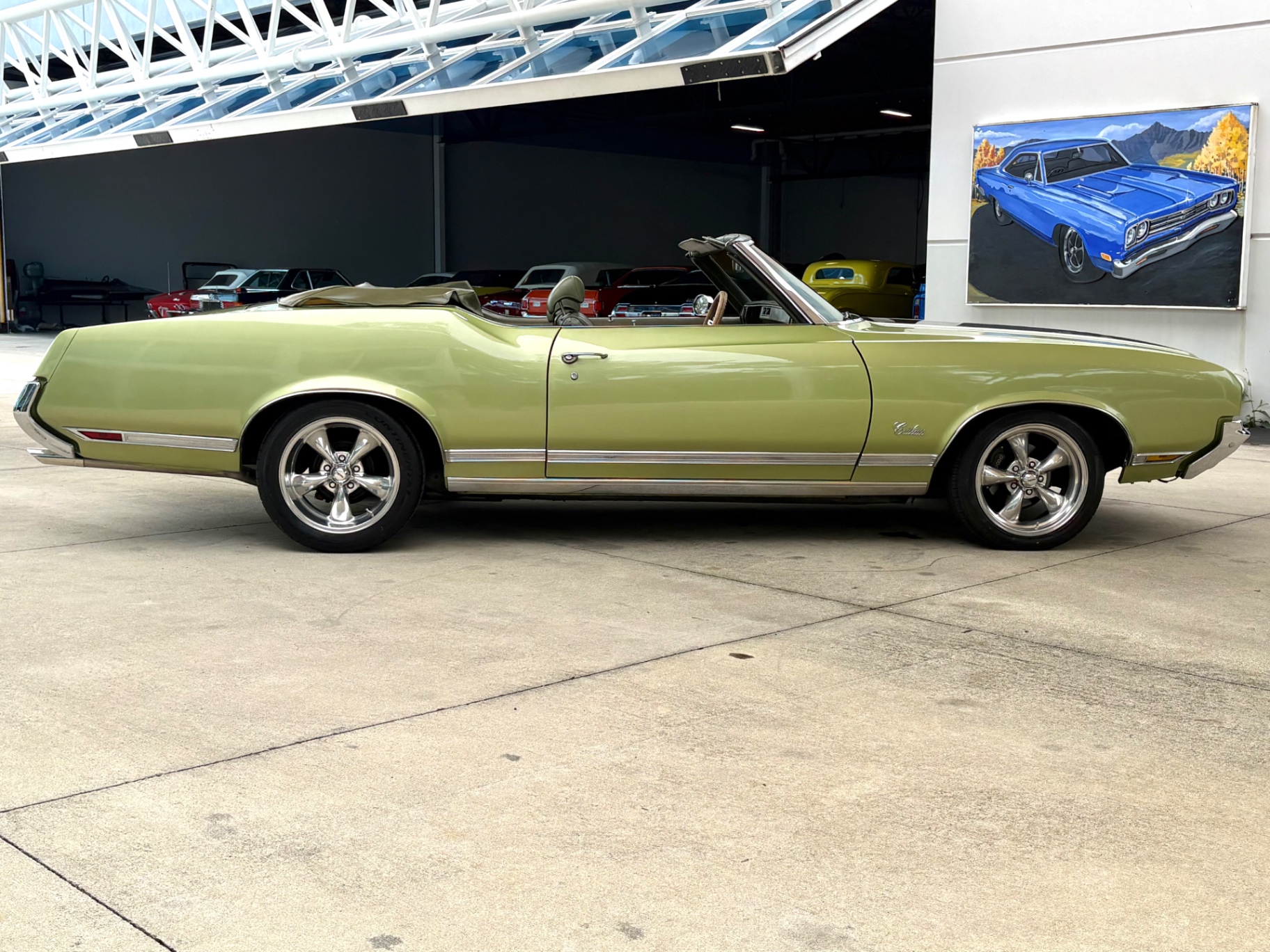 Vehicle photo 5