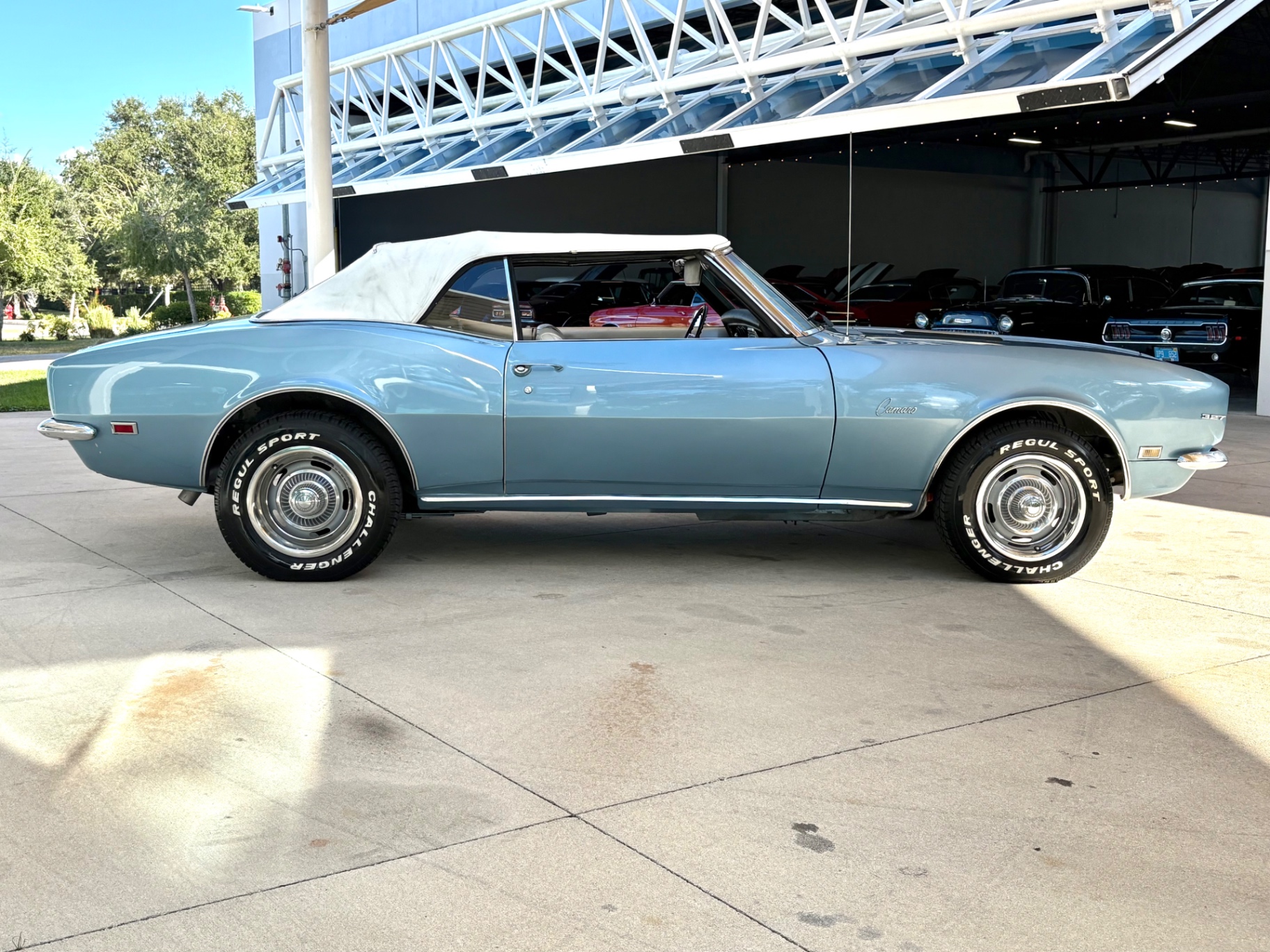 Vehicle photo 22