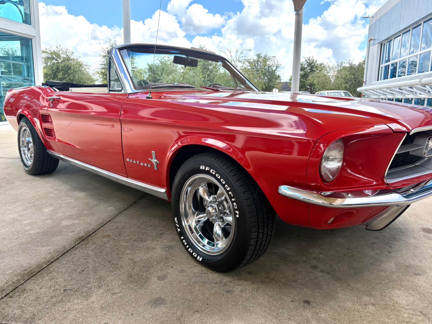 Vehicle photo 19