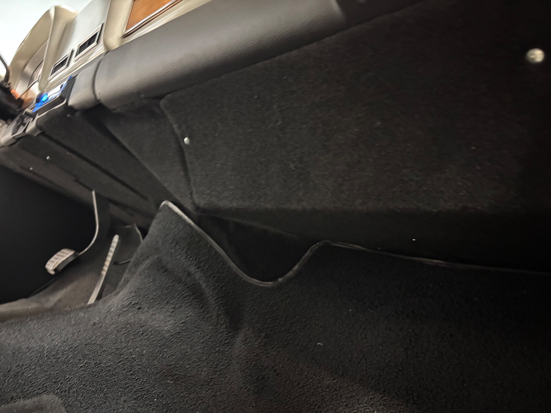 Vehicle photo 27