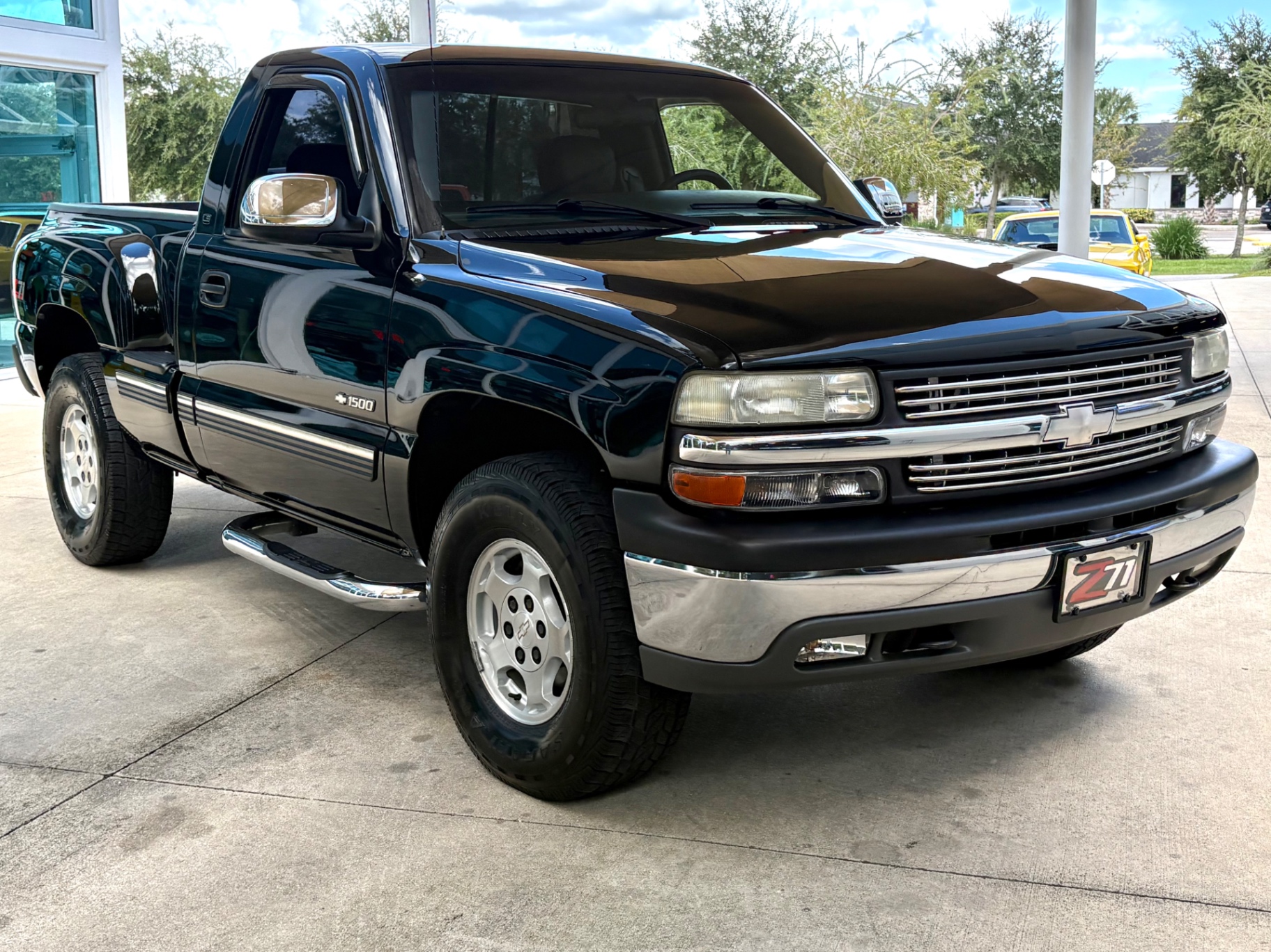 Vehicle photo 4