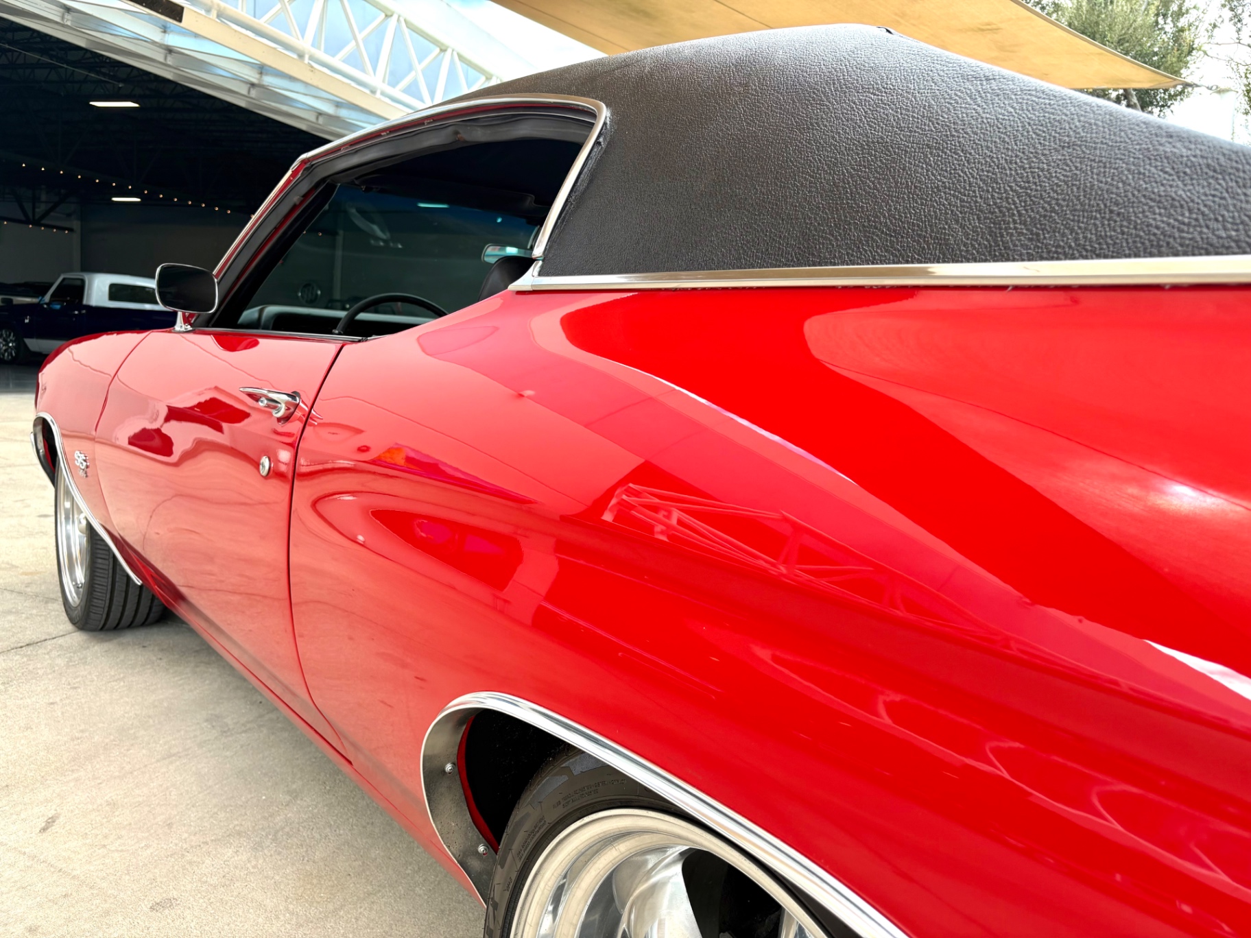 Vehicle photo 17