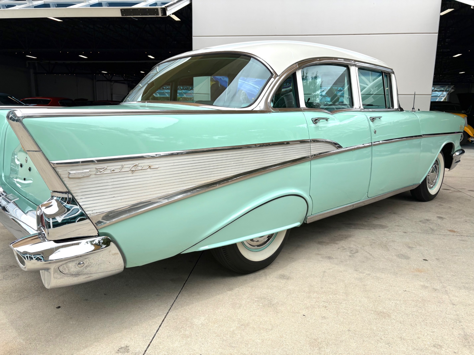 Vehicle photo 16
