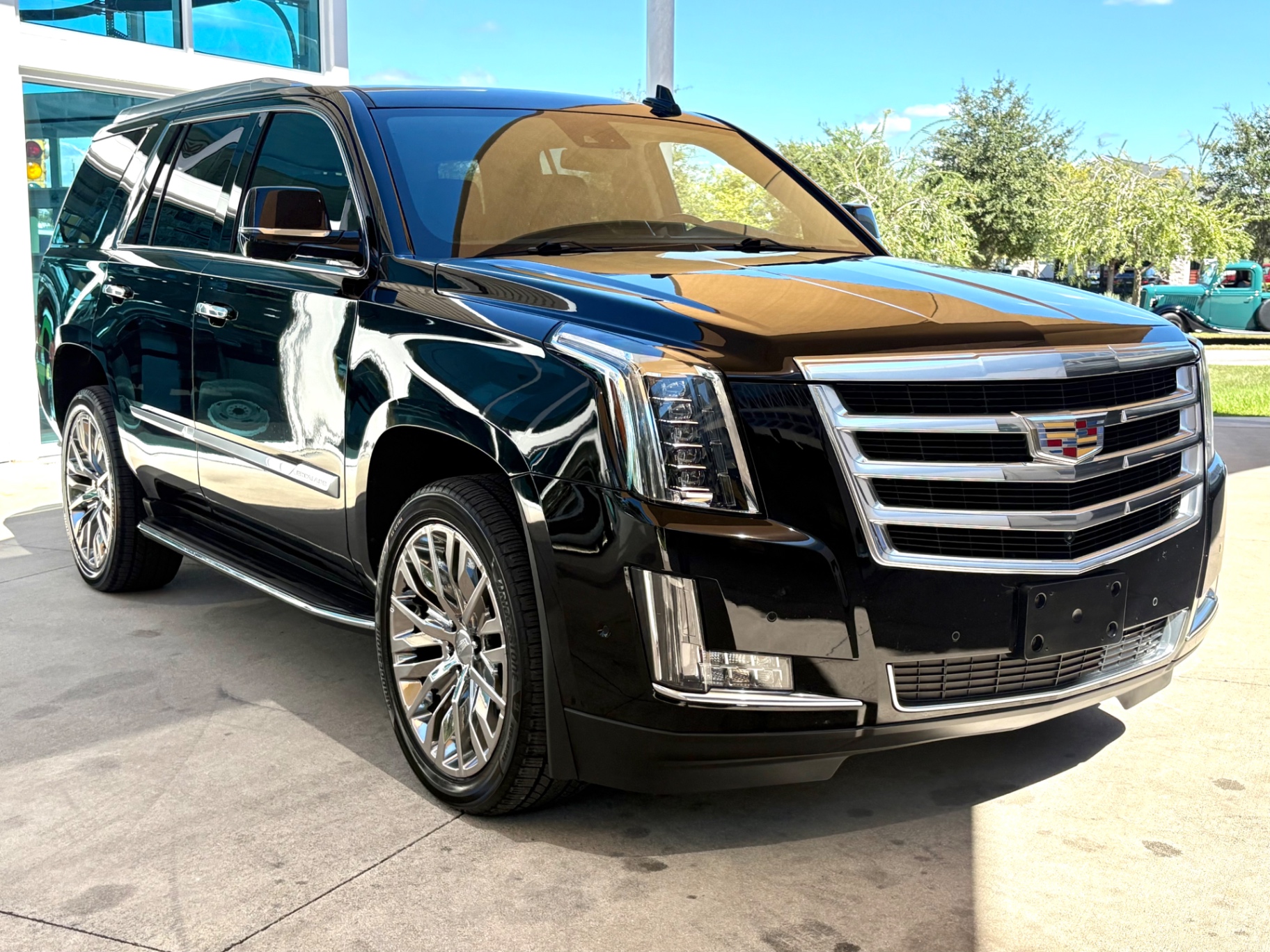 Vehicle photo 4