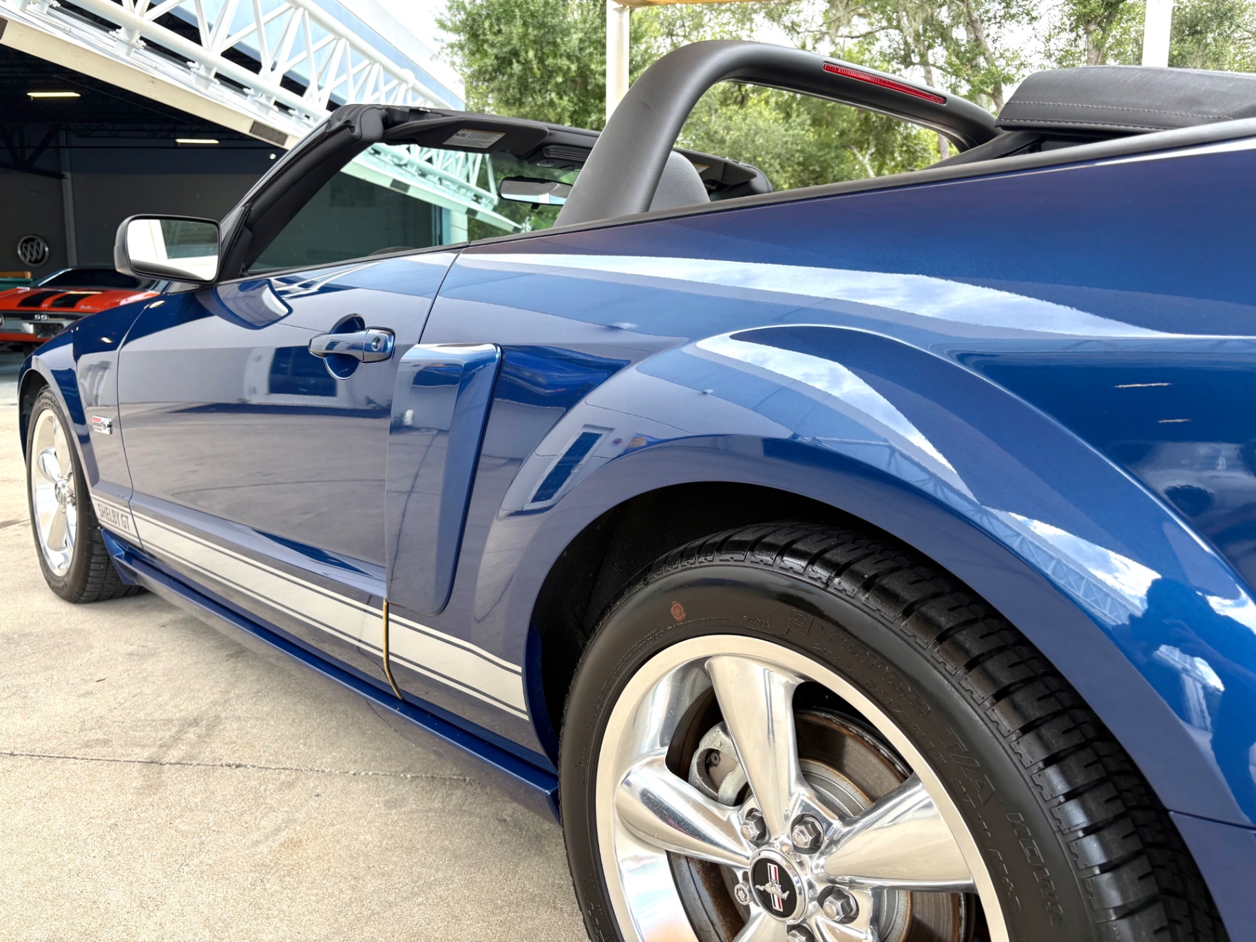 Vehicle photo 14