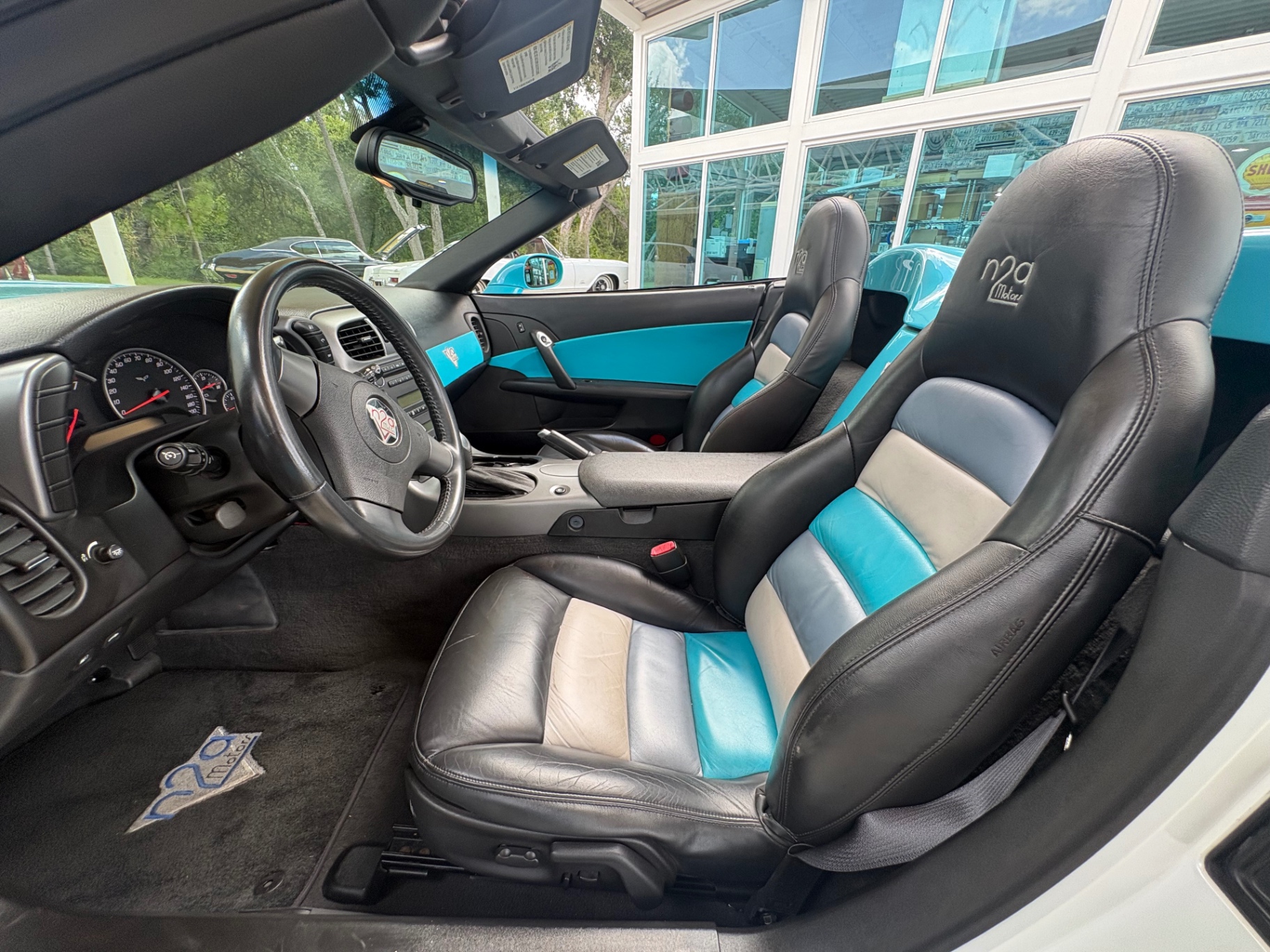 Vehicle photo 37