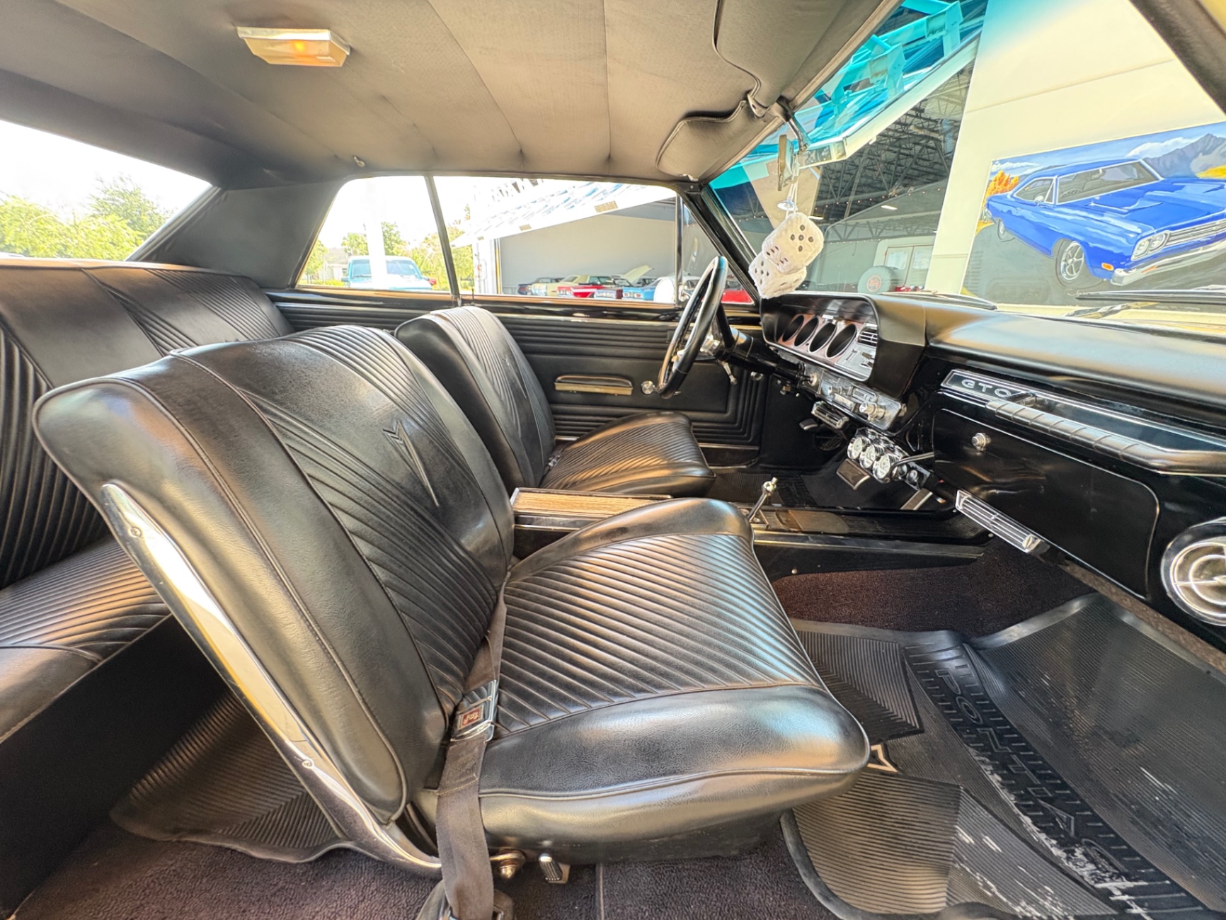 Vehicle photo 41