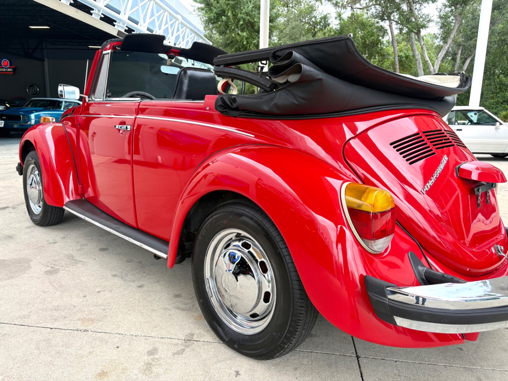 Vehicle photo 15