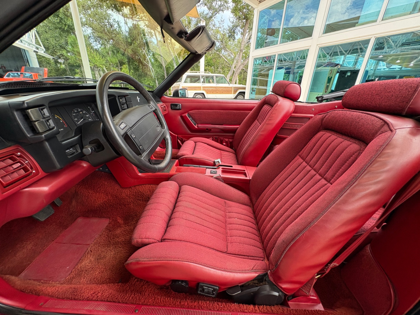 Vehicle photo 36